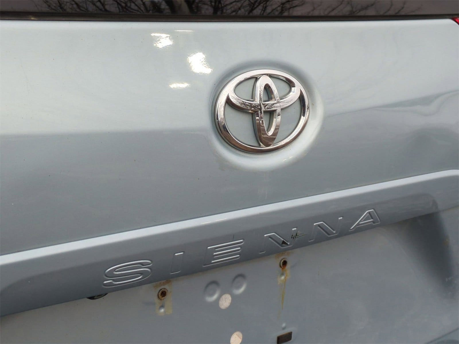 Thumbnail: 2015 Toyota Sienna - 12