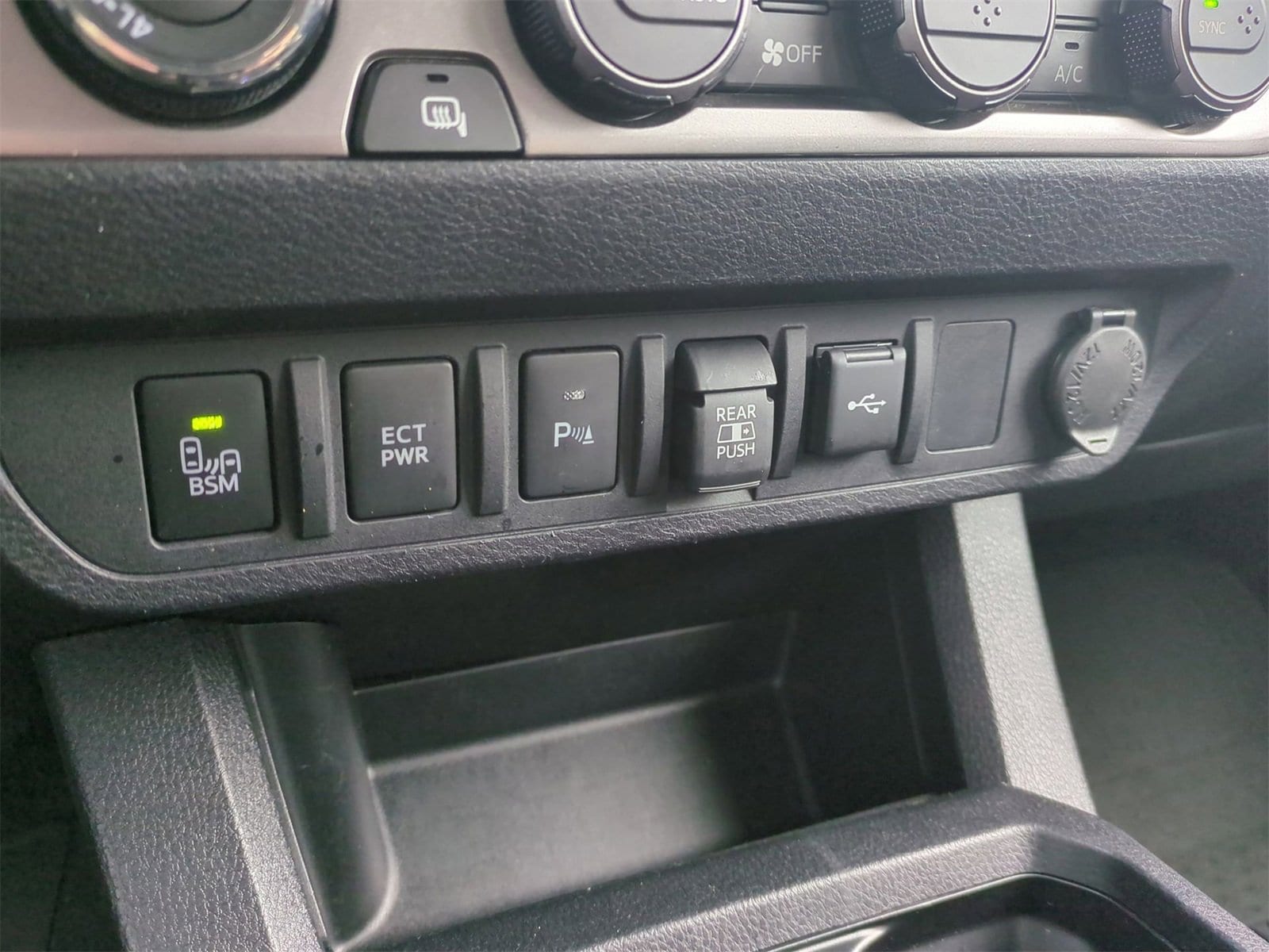 Thumbnail: 2023 Toyota Tacoma - 31