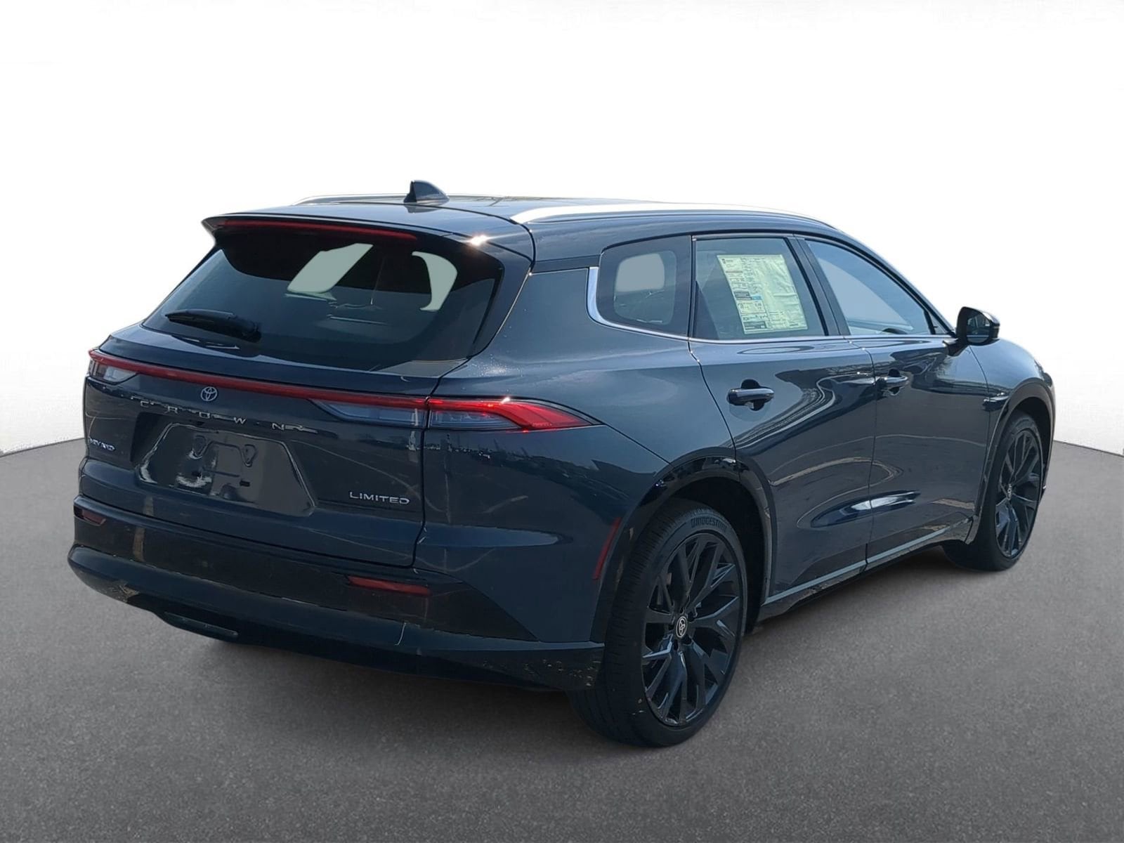 2026 Toyota Crown Signia Limited - Photo 8