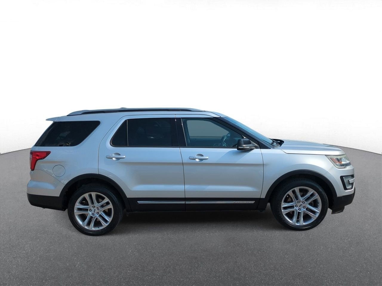 Thumbnail: 2016 Ford Explorer - 9
