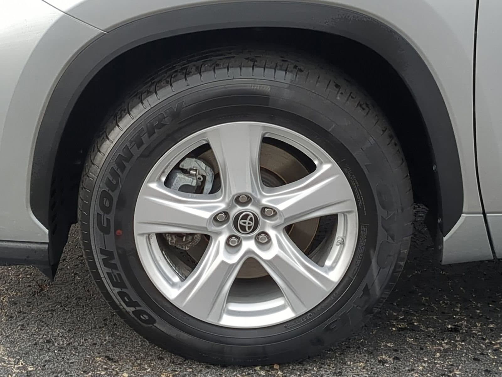 Thumbnail: 2023 Toyota Highlander - 14