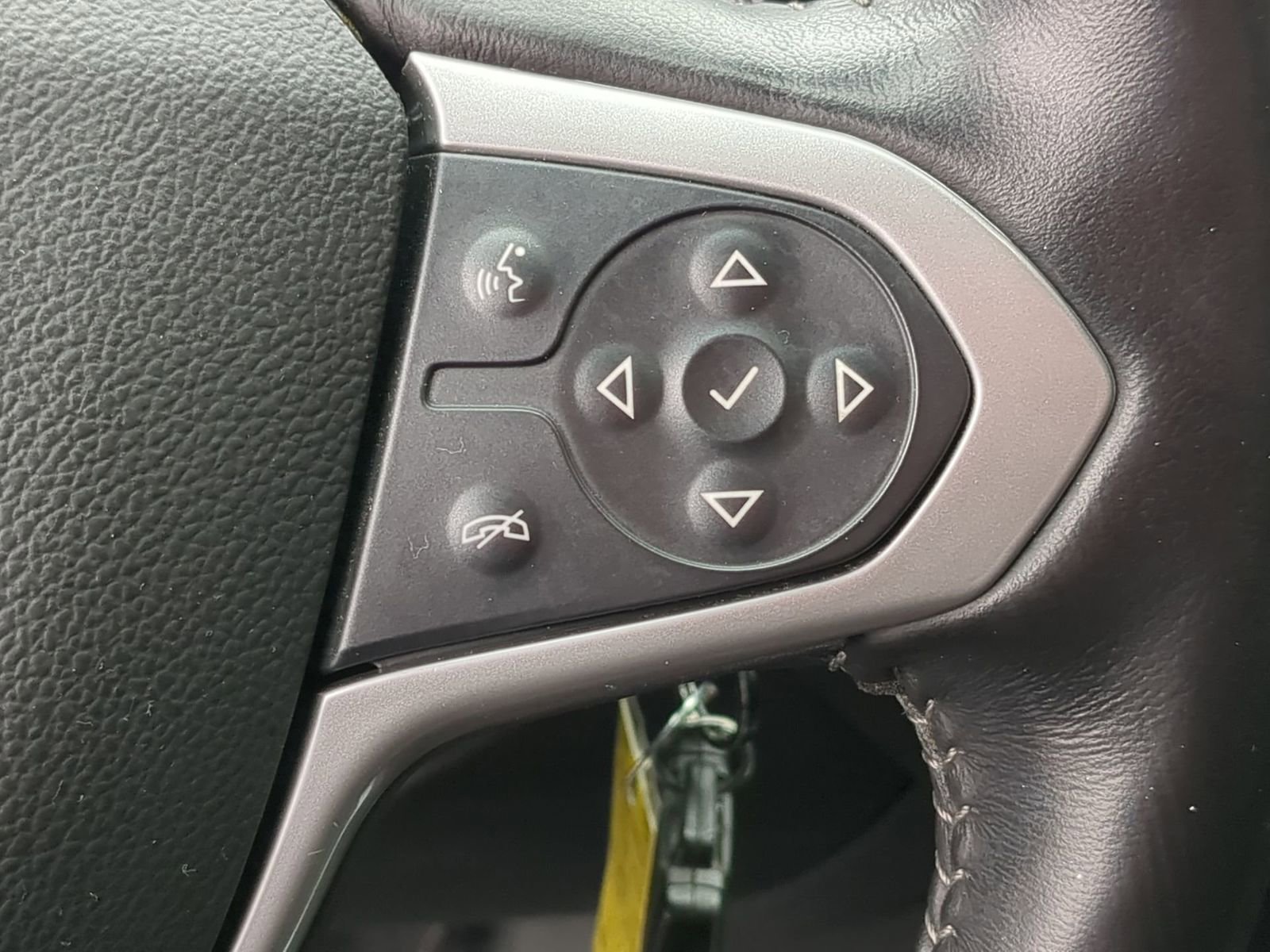 Thumbnail: 2022 Chevrolet Colorado - 24