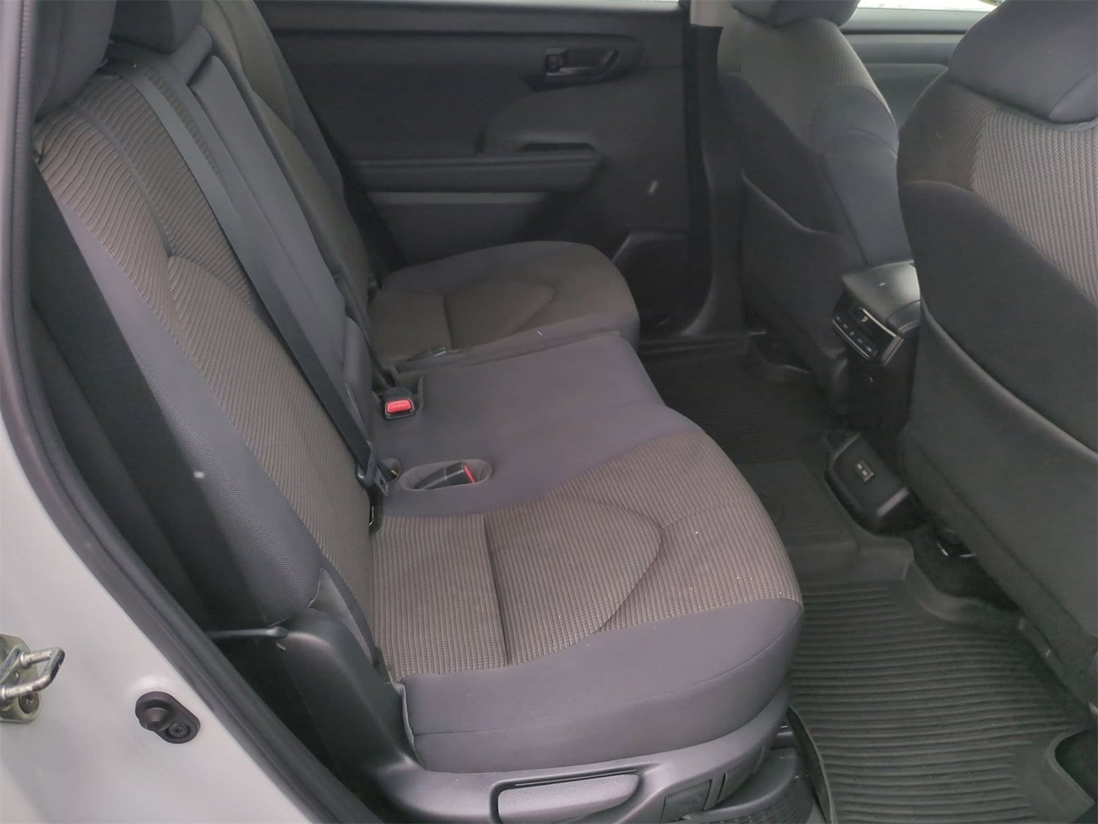 Thumbnail: 2023 Toyota Highlander - 20