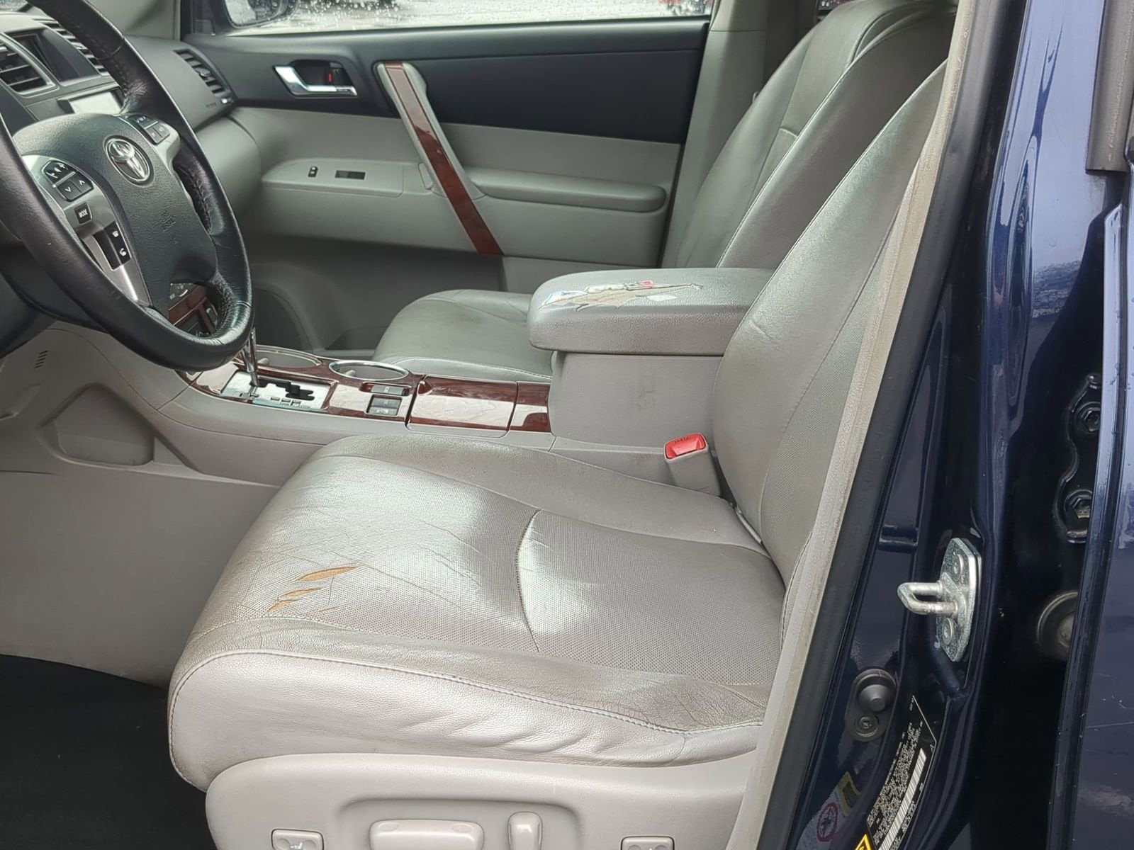 Thumbnail: 2012 Toyota Highlander - 16