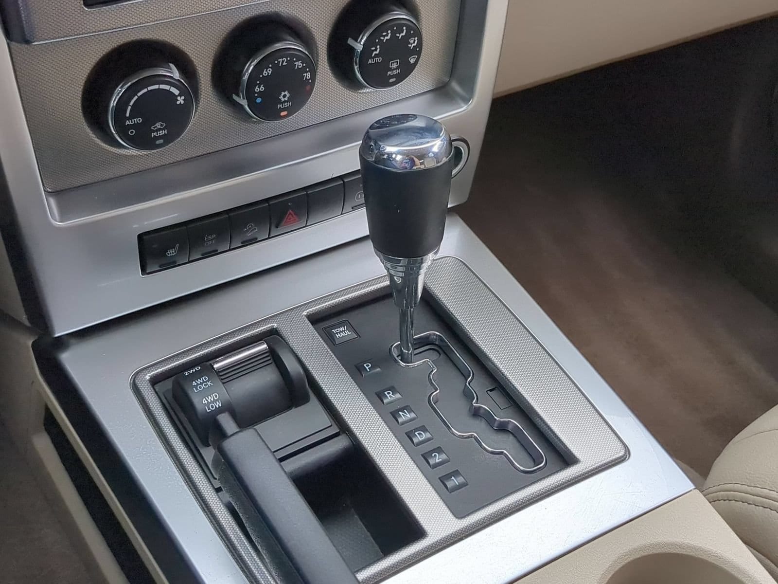 Thumbnail: 2009 Jeep Liberty - 28