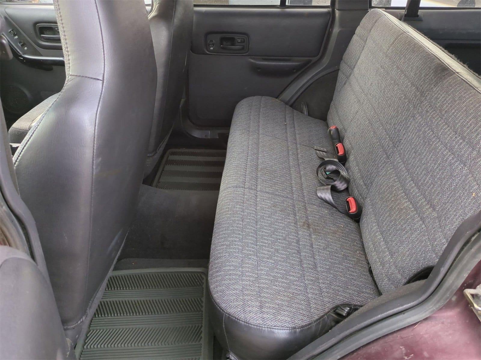 Thumbnail: 2001 Jeep Cherokee - 18