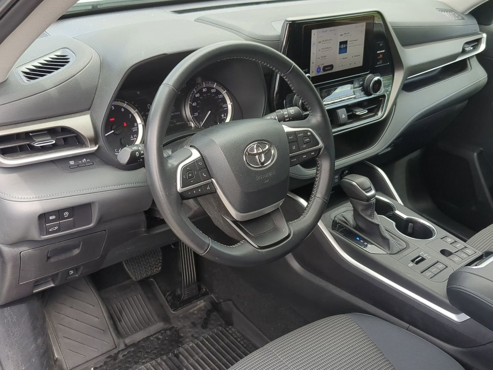 Thumbnail: 2023 Toyota Highlander - 10