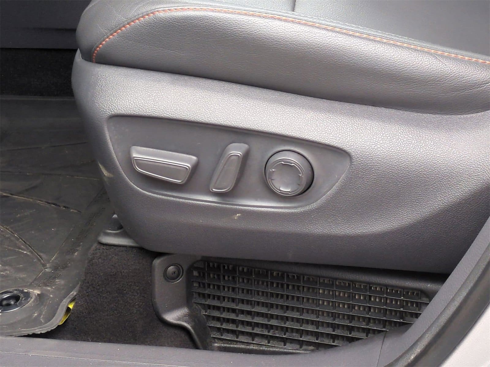 Thumbnail: 2021 Toyota Sienna - 16