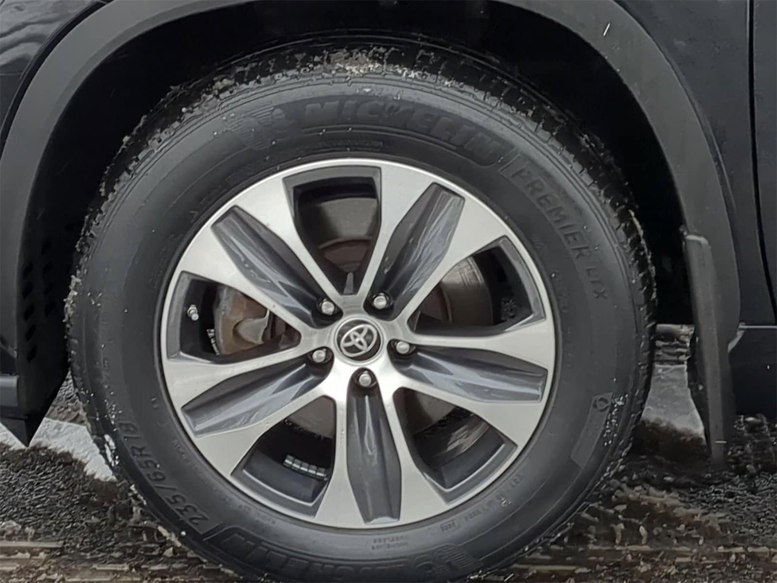 Thumbnail: 2023 Toyota Highlander - 21