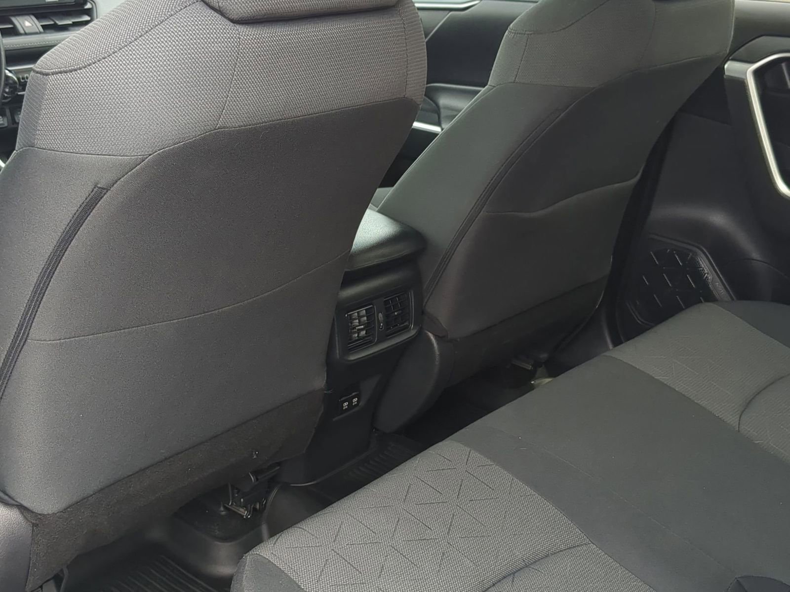 Thumbnail: 2021 Toyota RAV4 - 18