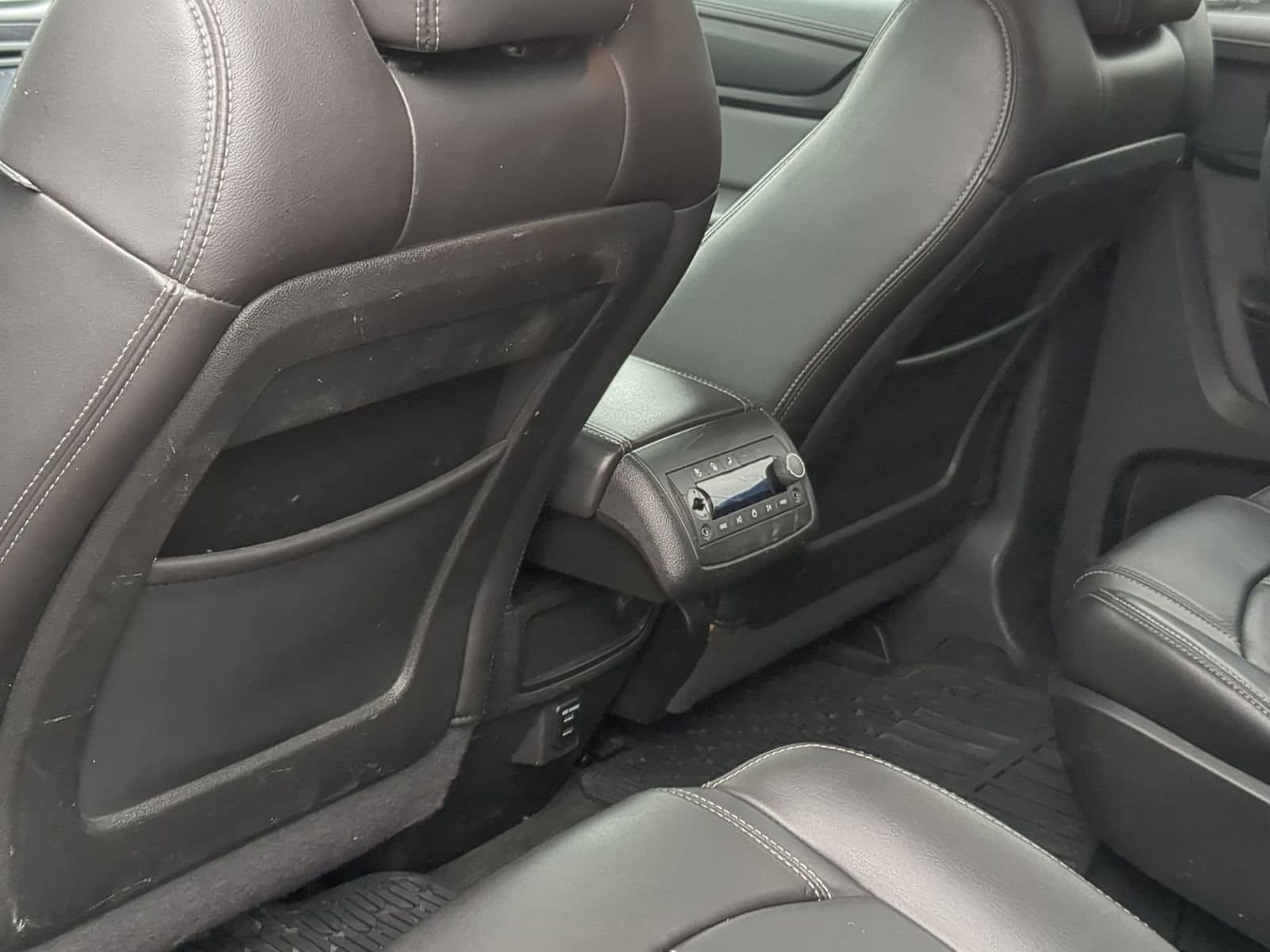 Thumbnail: 2015 Chevrolet Traverse - 18