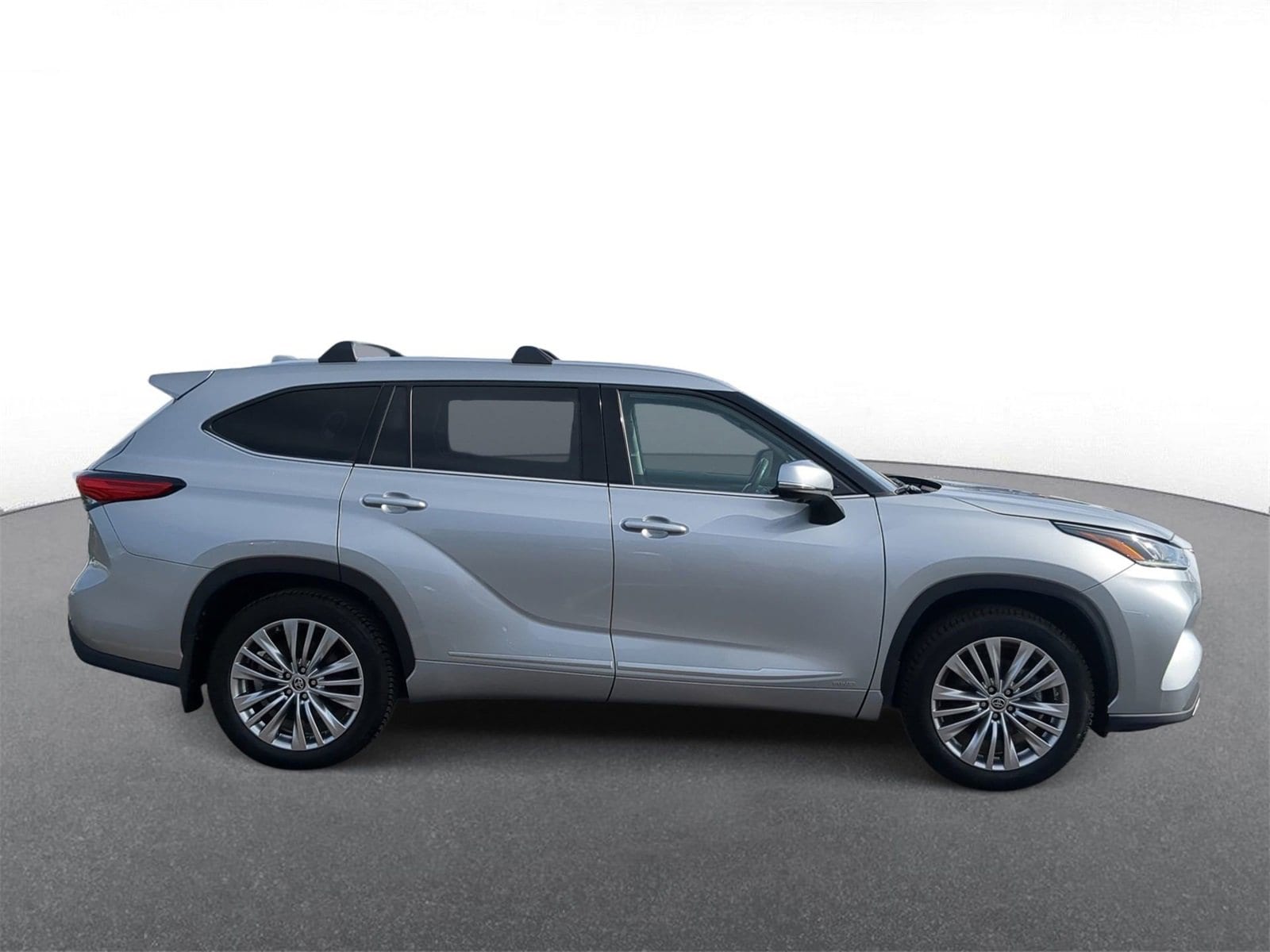 Thumbnail: 2023 Toyota Highlander - 9