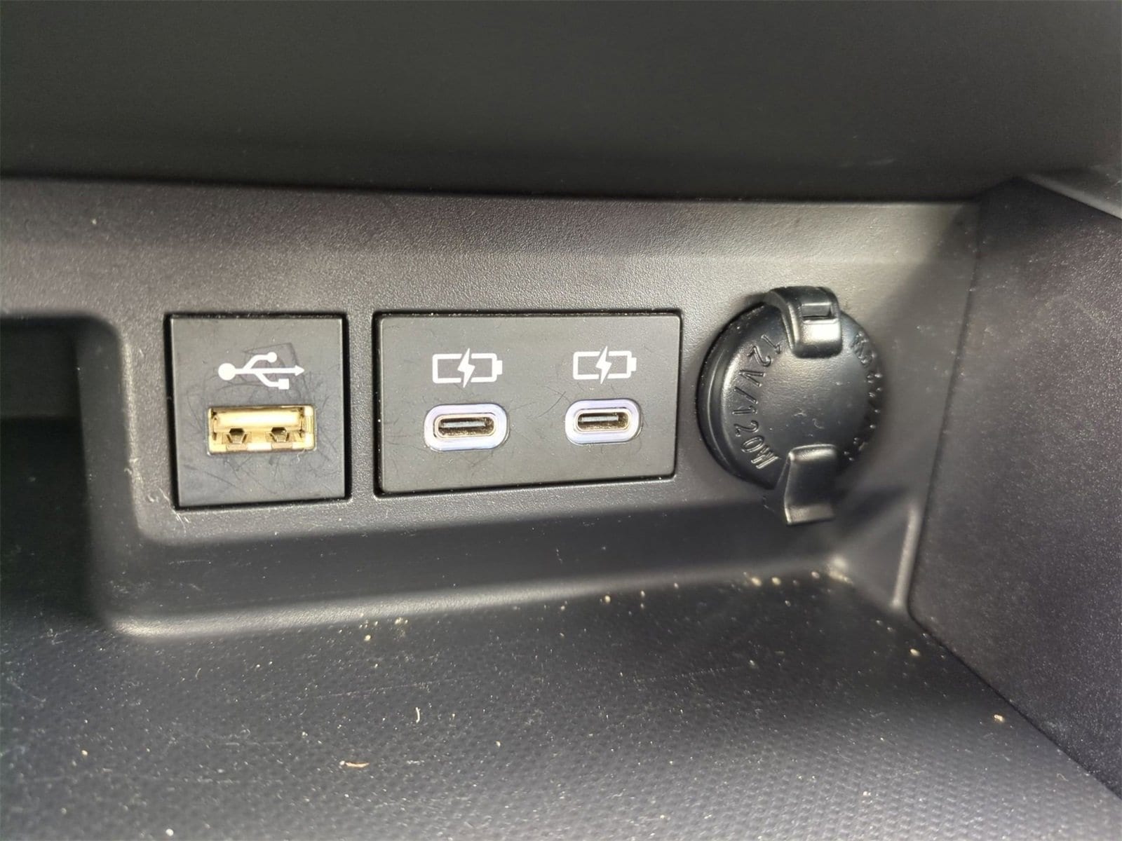 Thumbnail: 2023 Toyota Highlander - 31