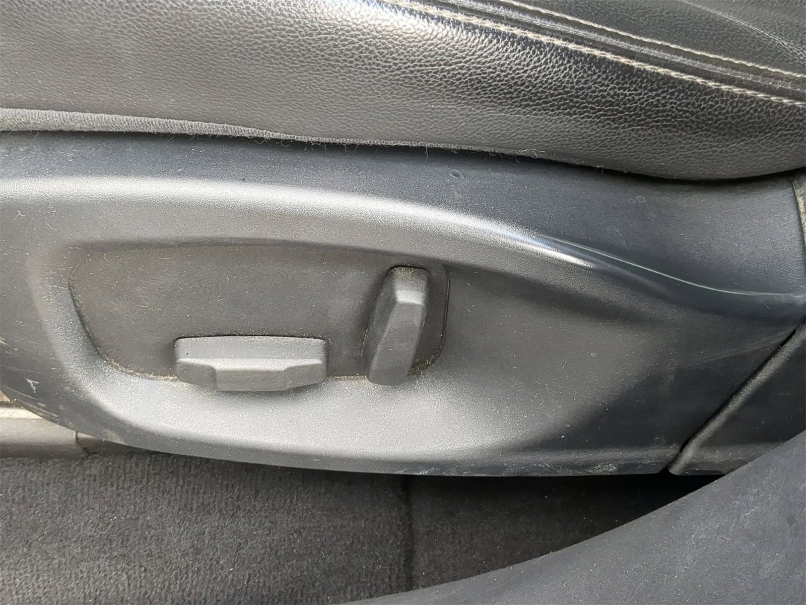 Thumbnail: 2017 Jaguar F-Pace - 24