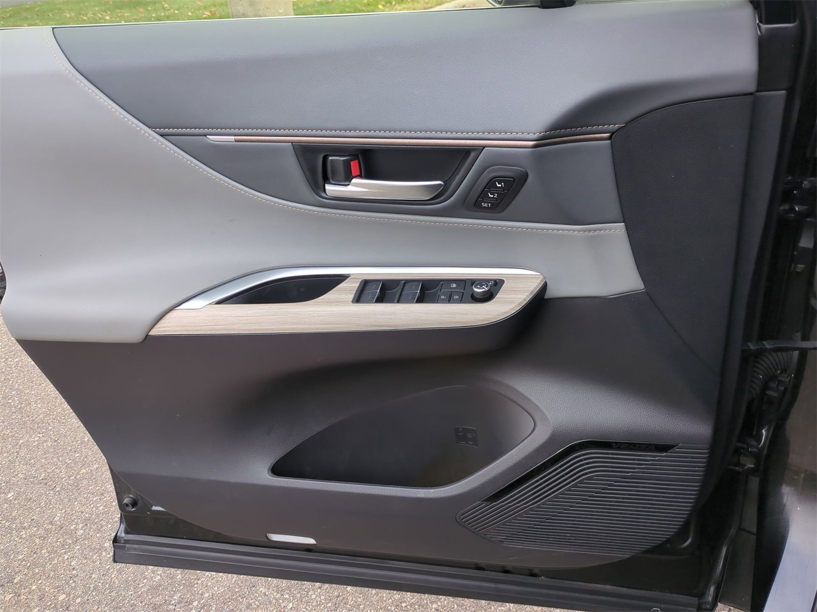 Thumbnail: 2022 Toyota Venza - 29