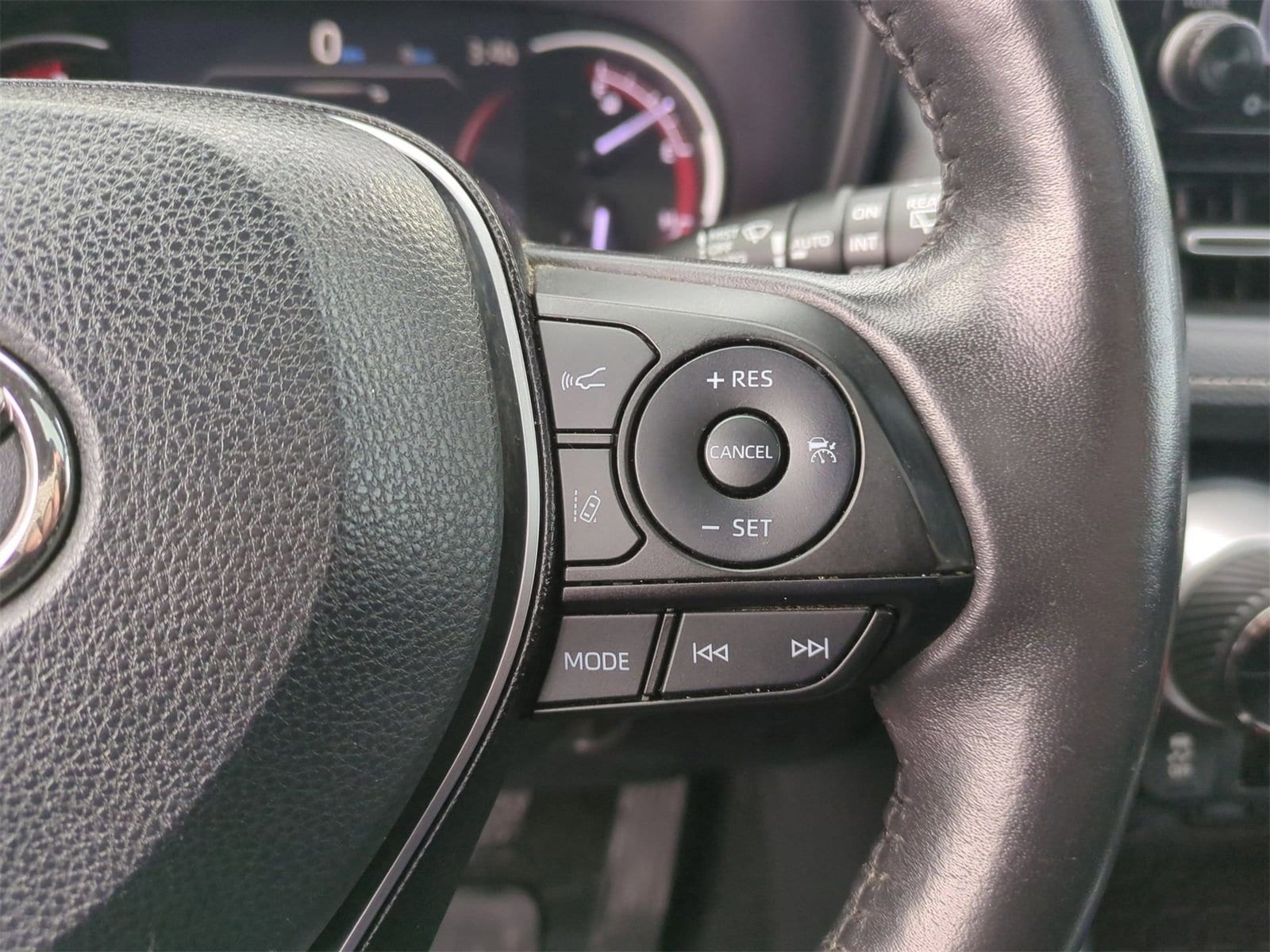 Thumbnail: 2019 Toyota RAV4 - 25