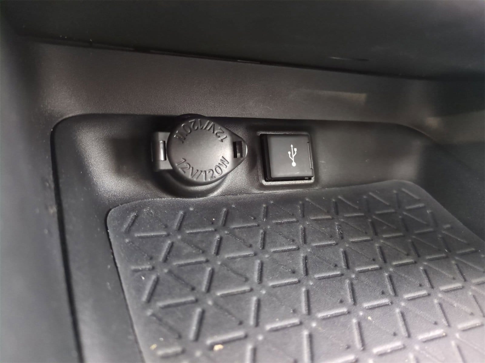 Thumbnail: 2022 Toyota RAV4 - 32