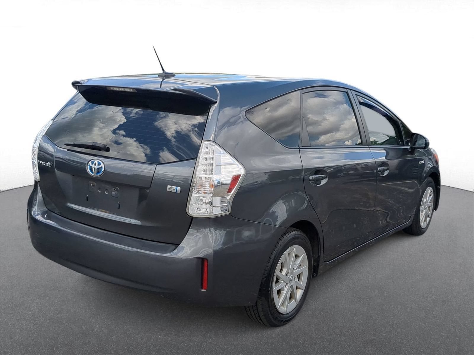 Thumbnail: 2013 Toyota Prius v - 8