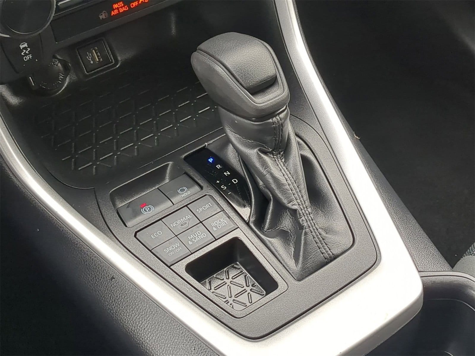 Thumbnail: 2025 Toyota RAV4 - 31