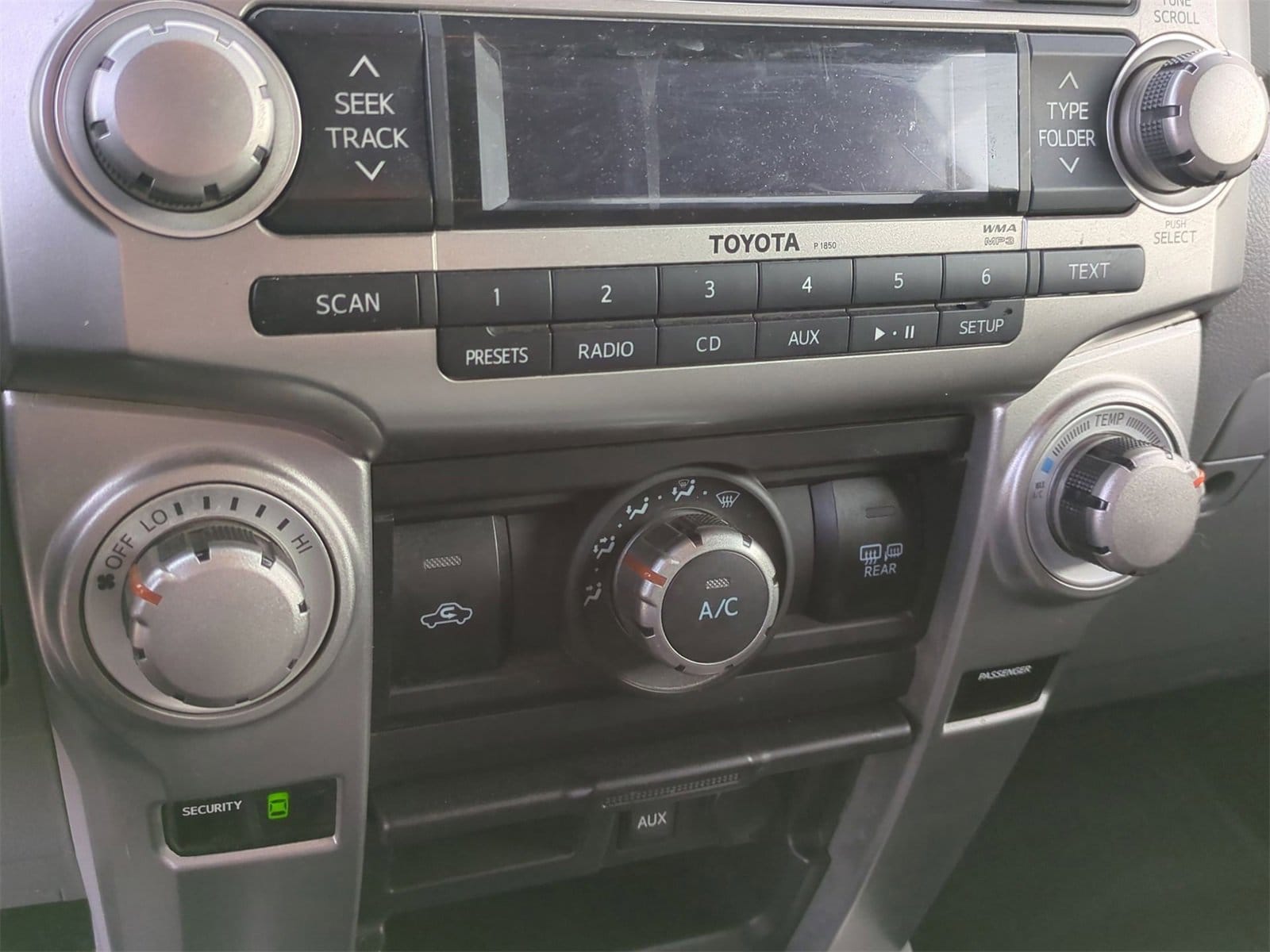 Thumbnail: 2013 Toyota 4Runner - 28