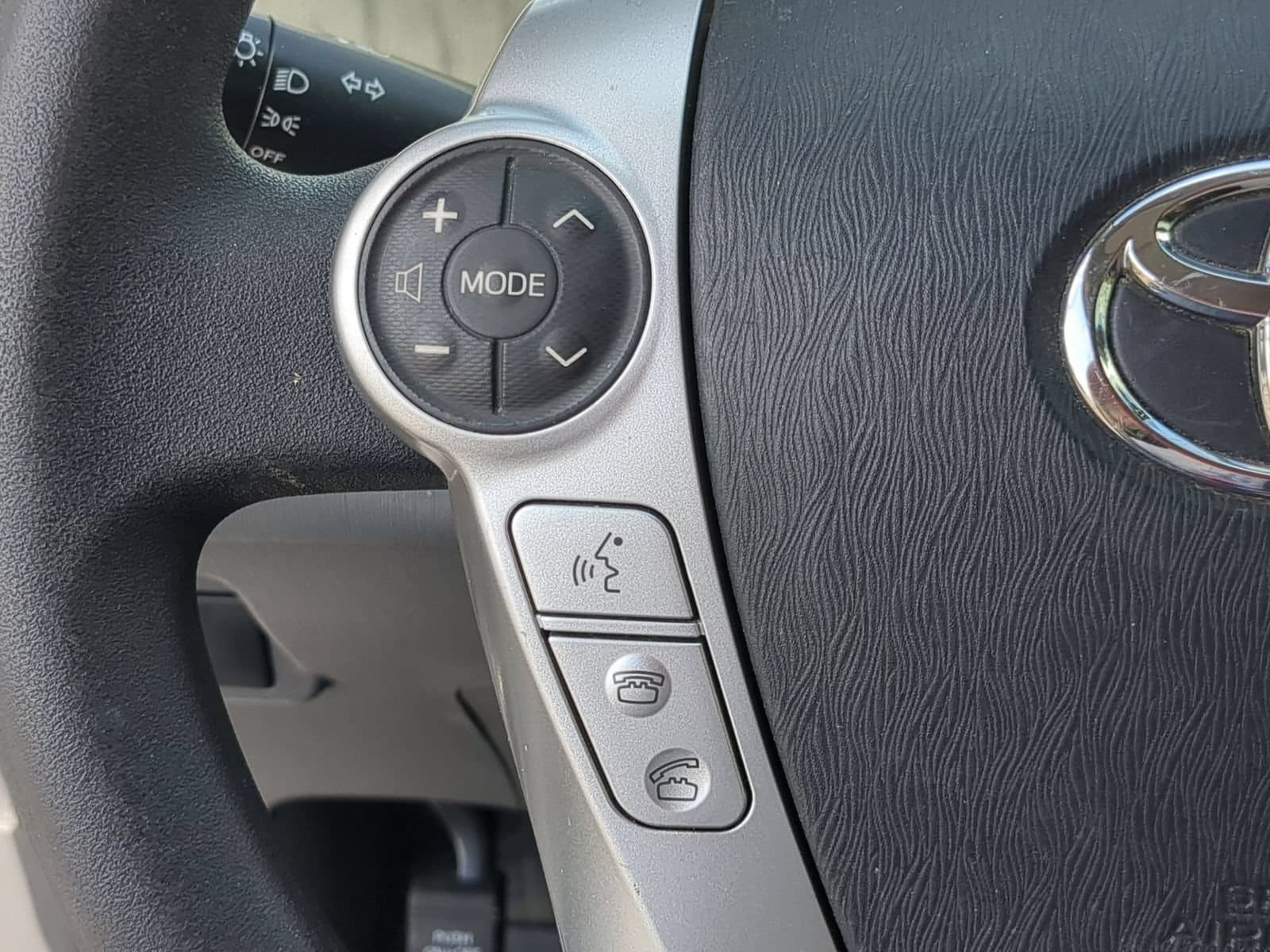 Thumbnail: 2013 Toyota Prius v - 23