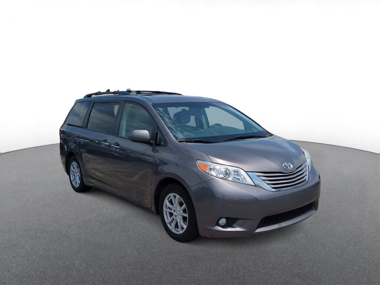 Thumbnail: 2016 Toyota Sienna - 2