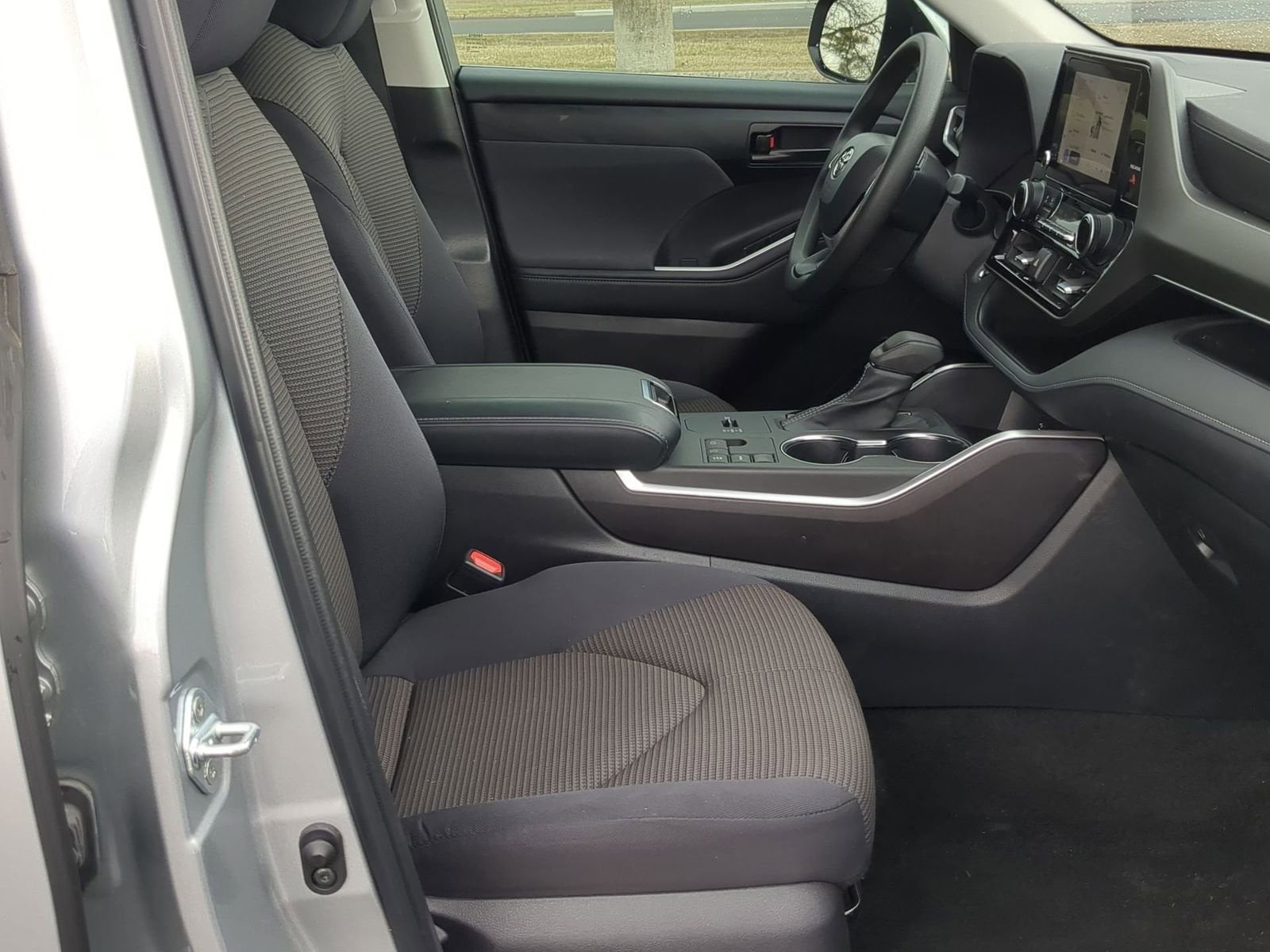 Thumbnail: 2023 Toyota Highlander - 21