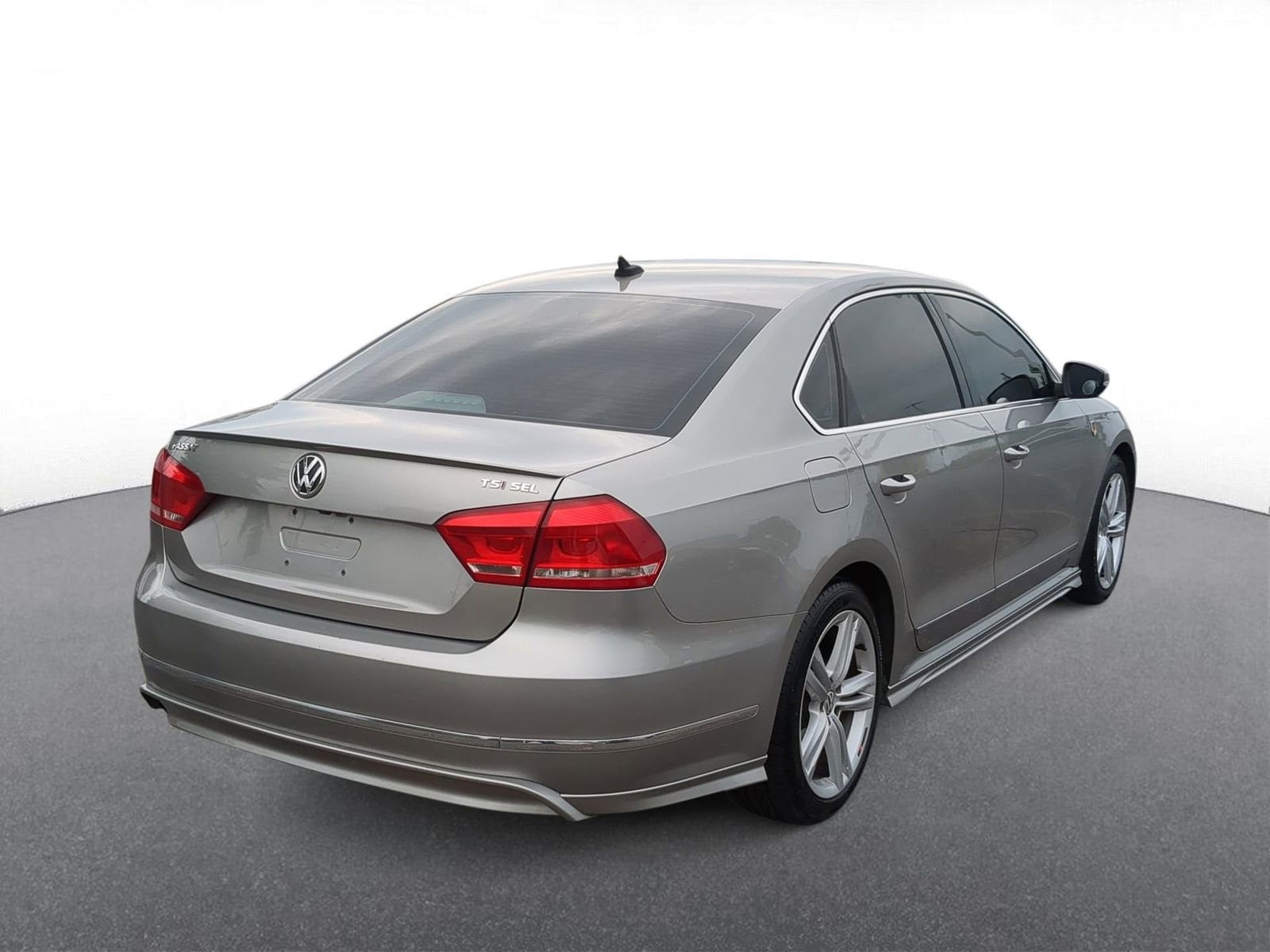 Thumbnail: 2014 Volkswagen Passat - 8