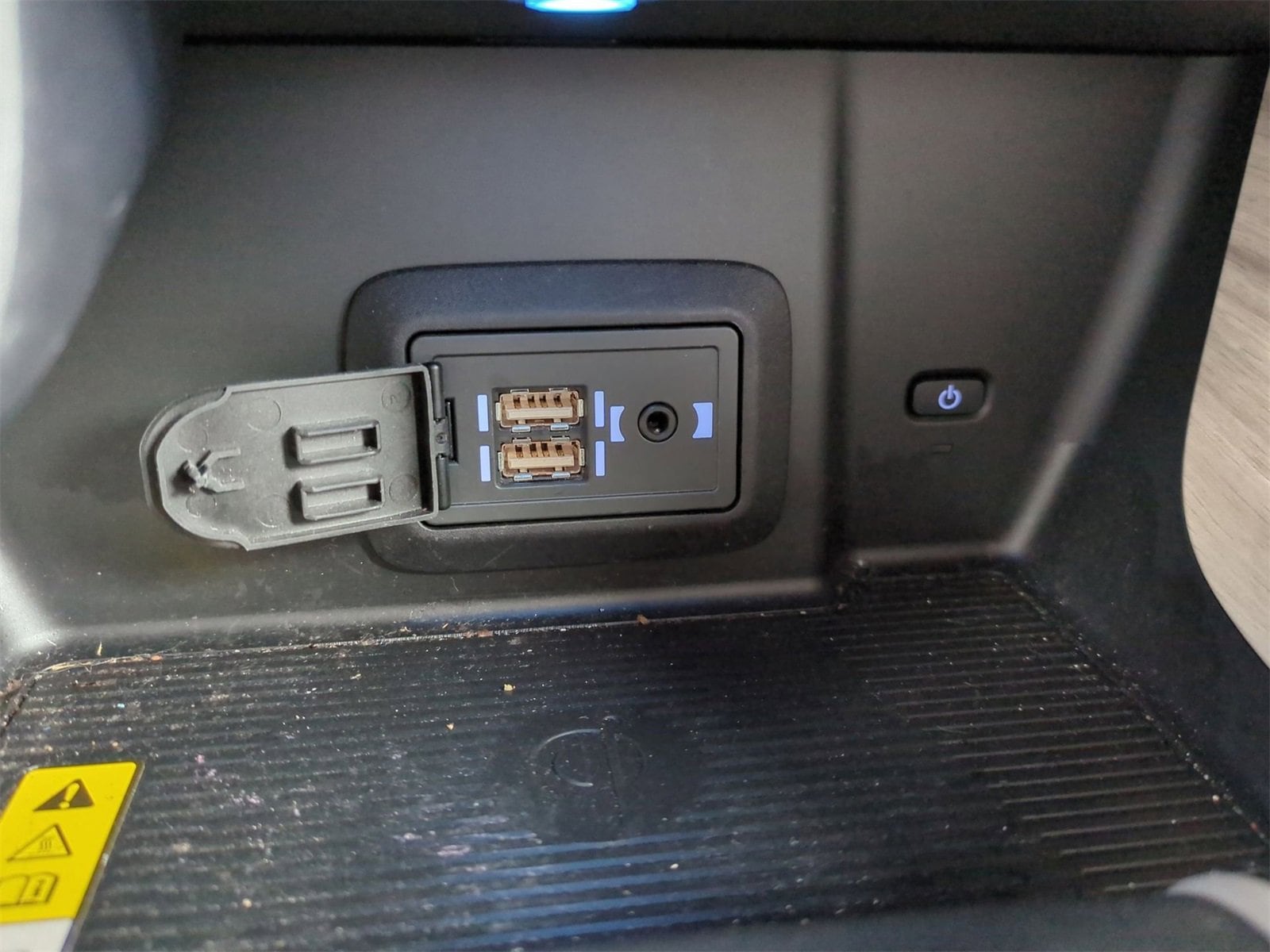 Thumbnail: 2022 Toyota Venza - 30