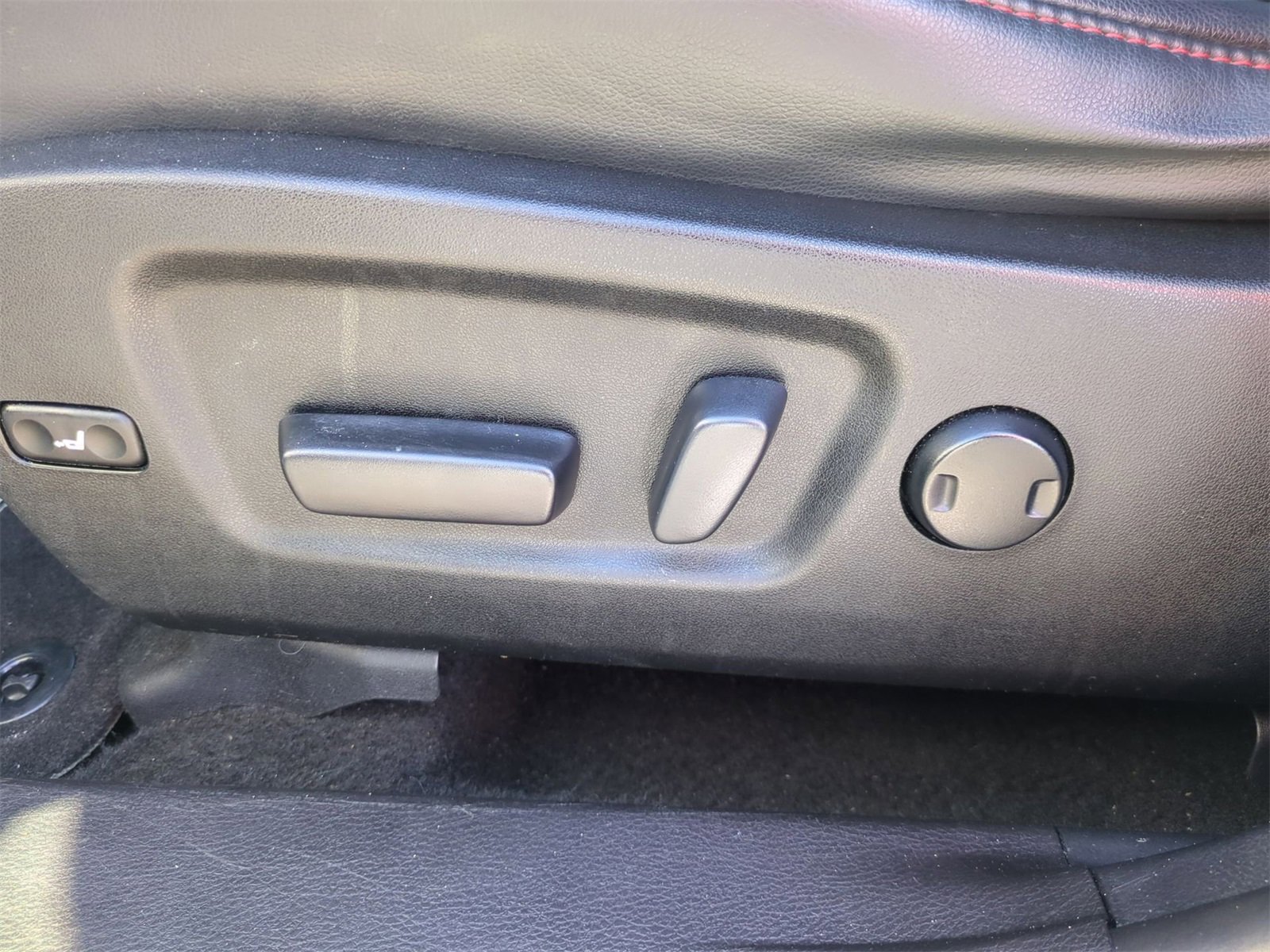 Thumbnail: 2019 Toyota Highlander - 17