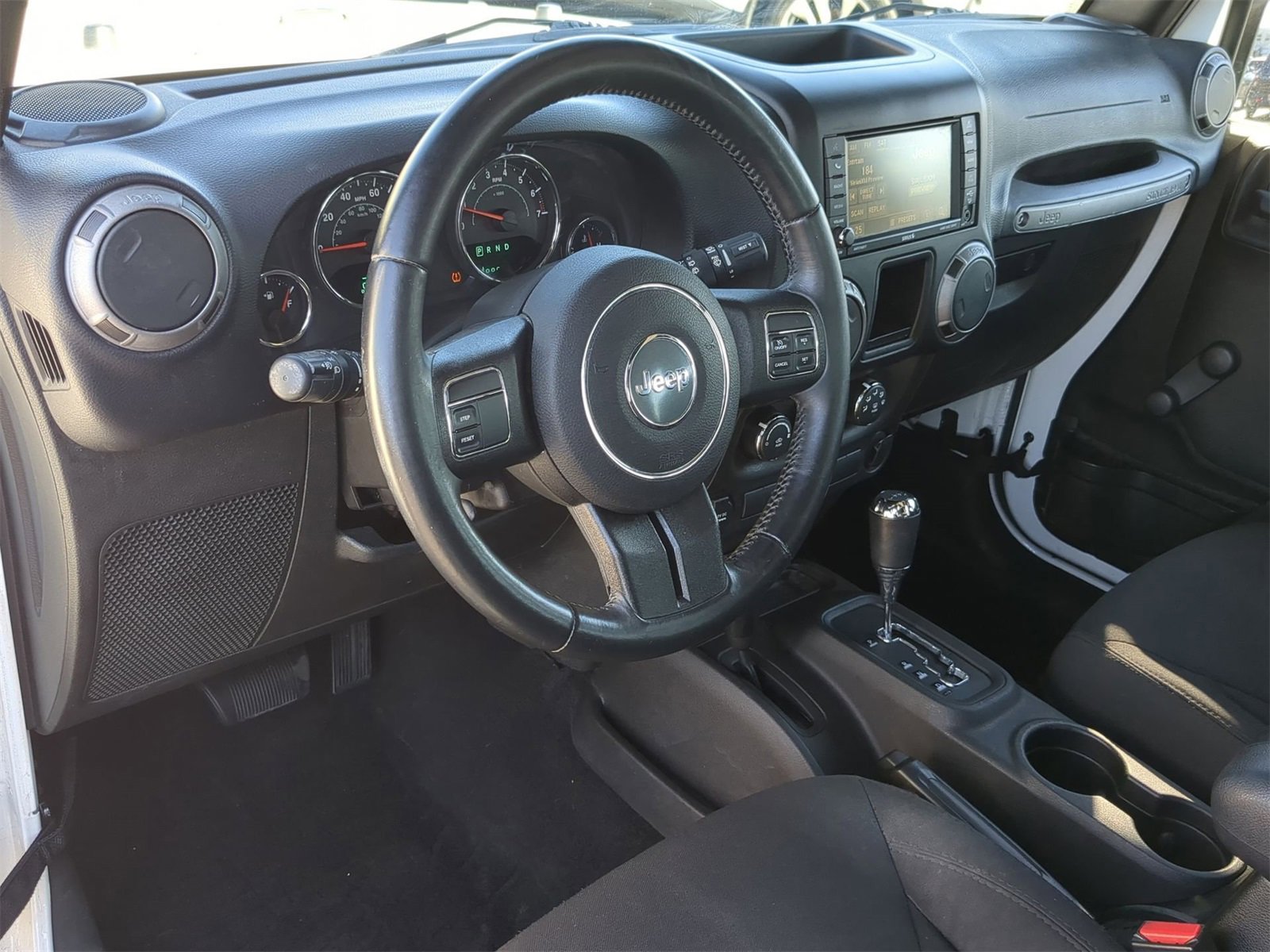 Thumbnail: 2015 Jeep Wrangler - 10