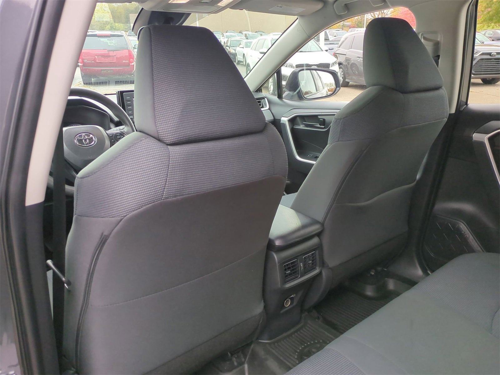 Thumbnail: 2022 Toyota RAV4 - 17