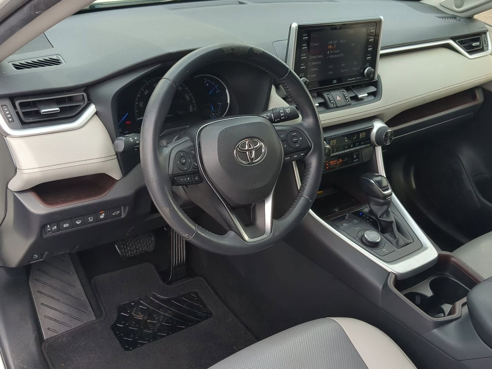Thumbnail: 2020 Toyota RAV4 - 10