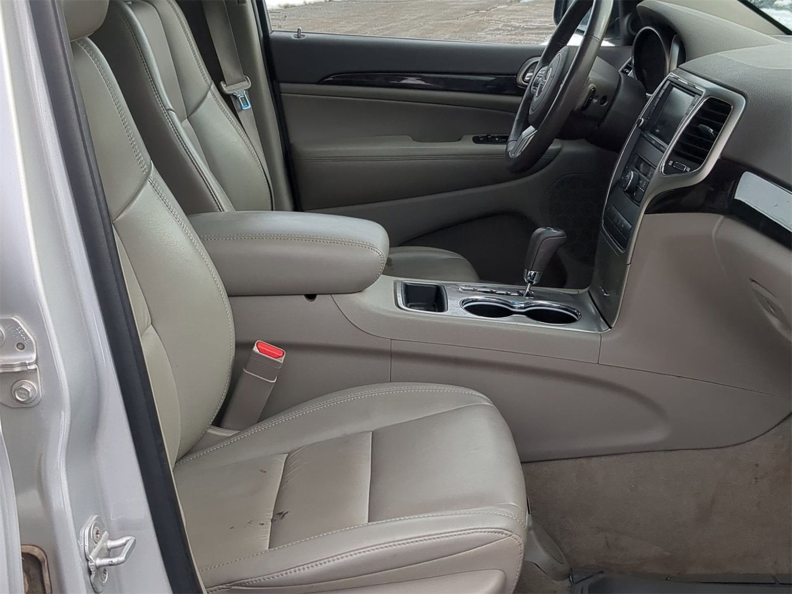 Thumbnail: 2011 Jeep Grand Cherokee - 28