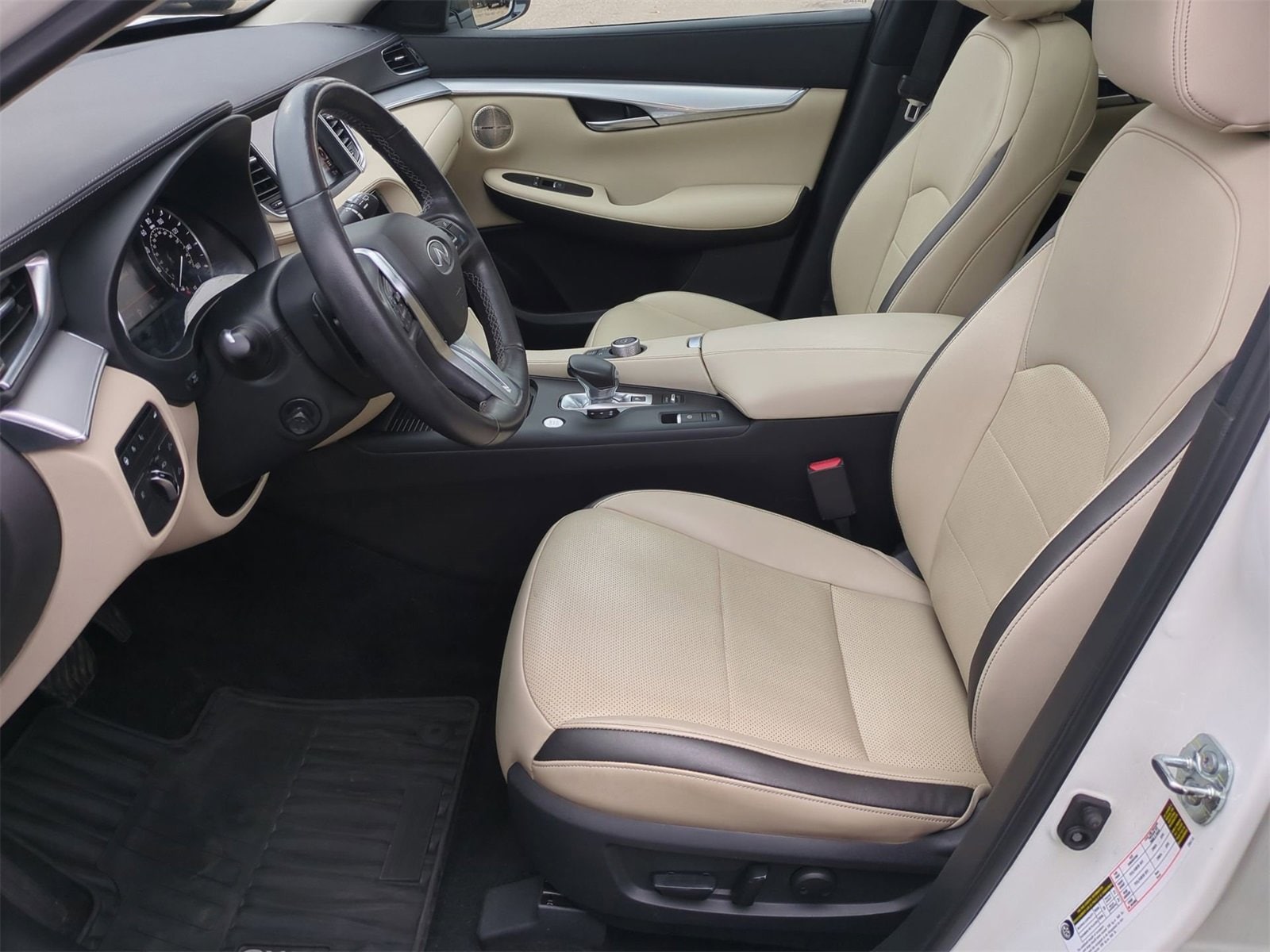 Thumbnail: 2021 INFINITI QX50 - 16