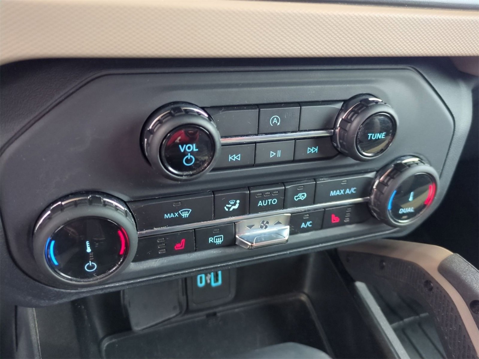 Thumbnail: 2022 Ford Bronco - 25