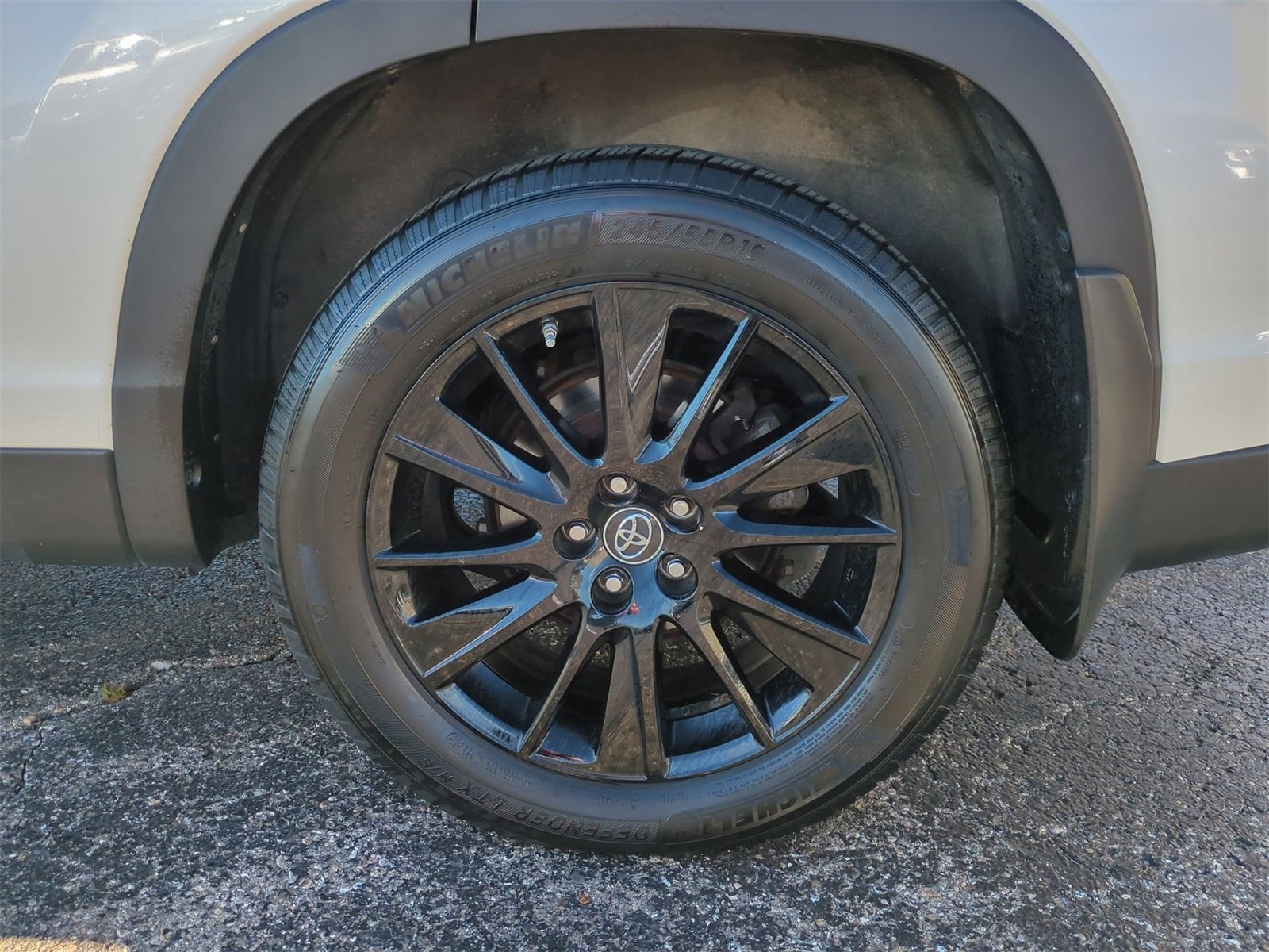 Thumbnail: 2019 Toyota Highlander - 14