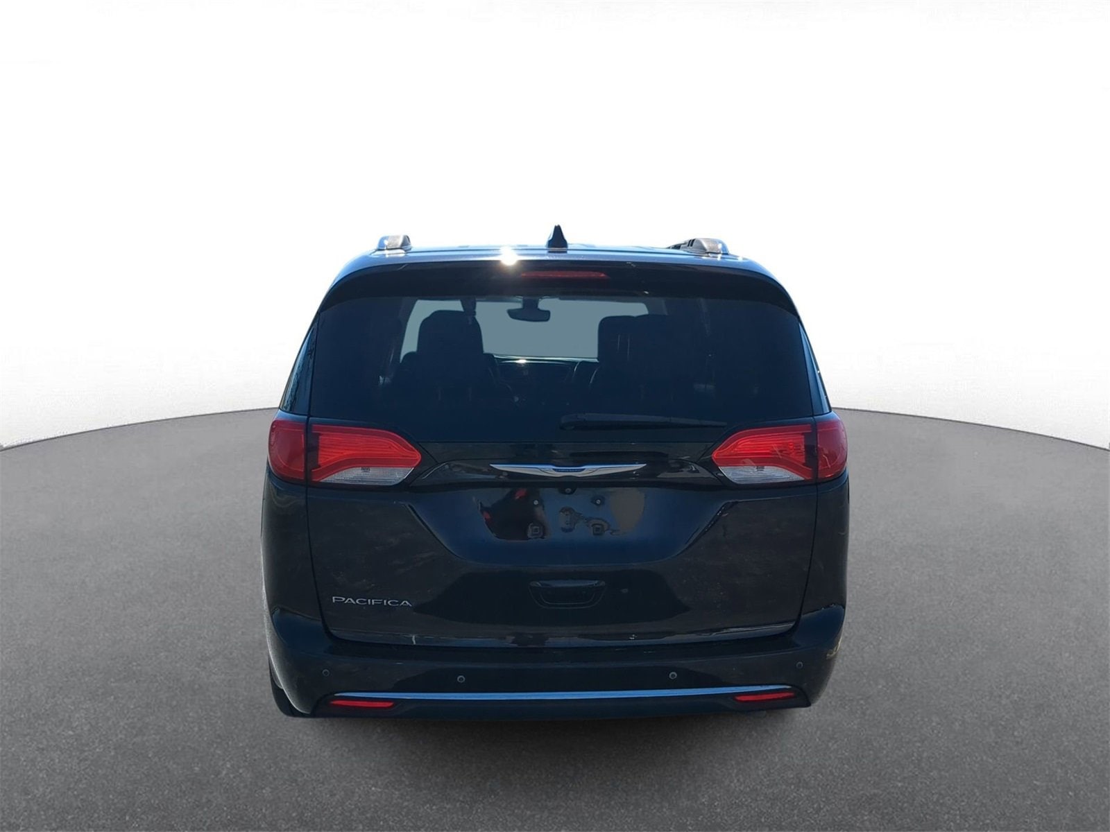 Thumbnail: 2018 Chrysler Pacifica - 7