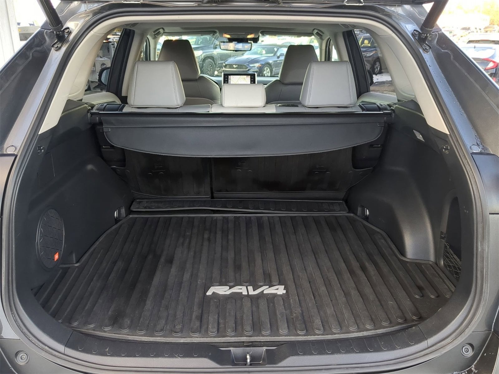 Thumbnail: 2020 Toyota RAV4 - 33