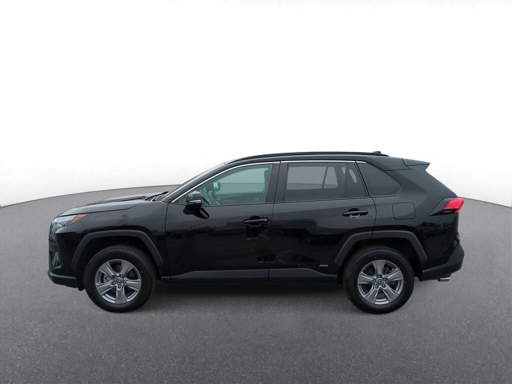 2022 Toyota RAV4 XLE 5
