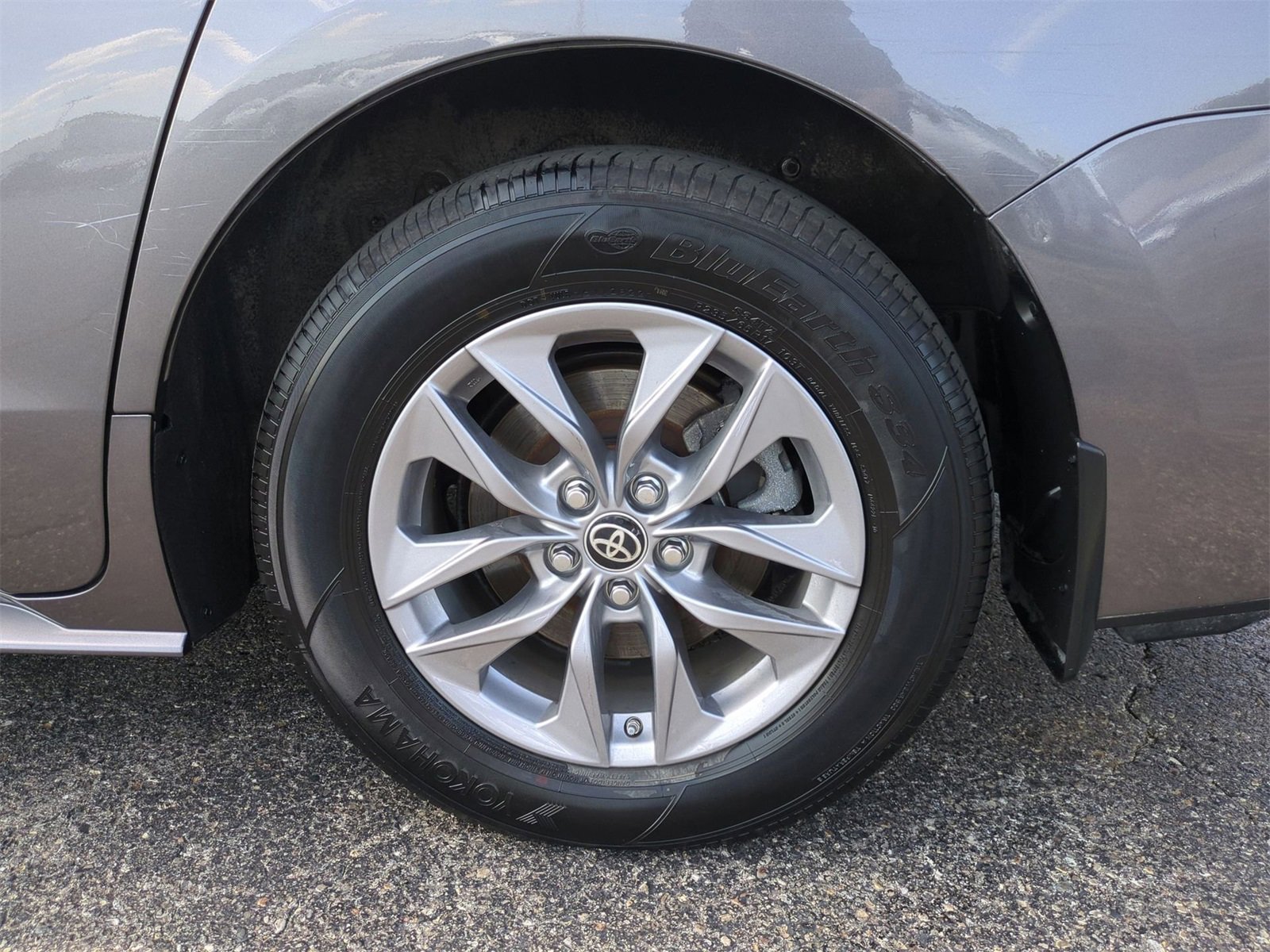 Thumbnail: 2023 Toyota Sienna - 13