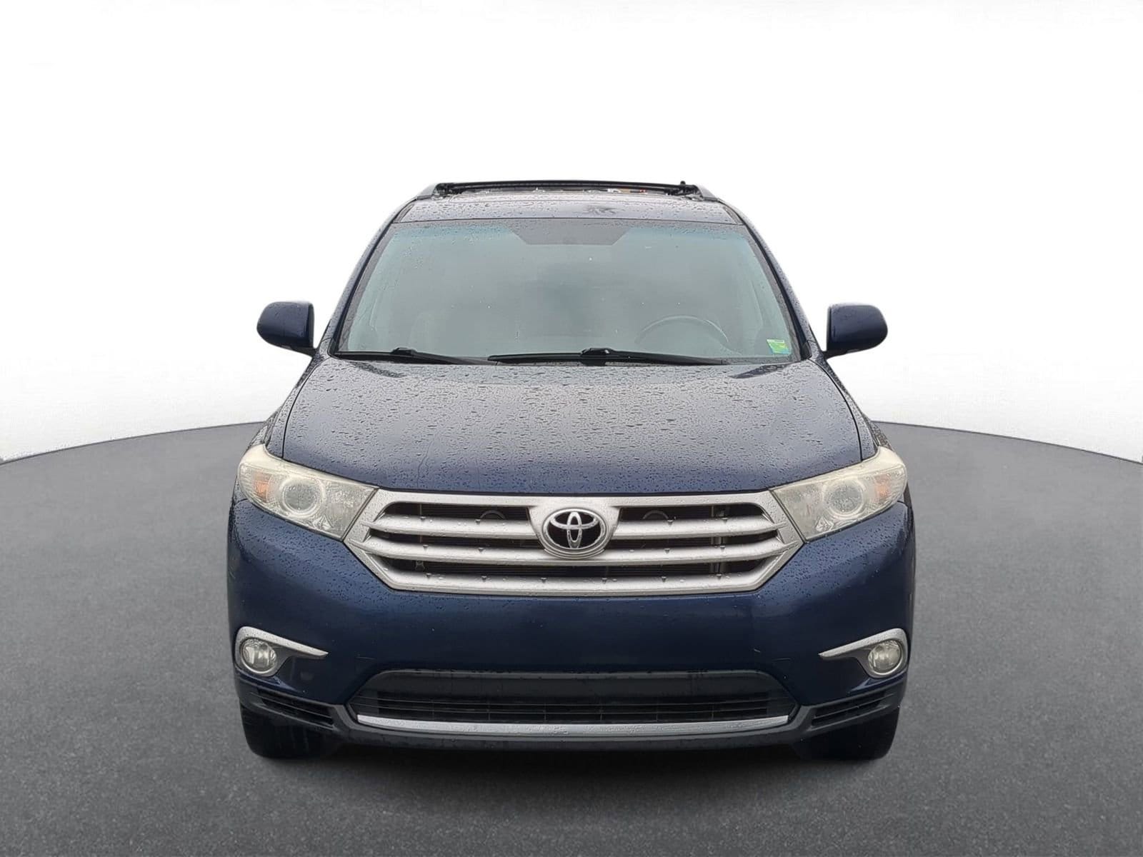 Thumbnail: 2012 Toyota Highlander - 3