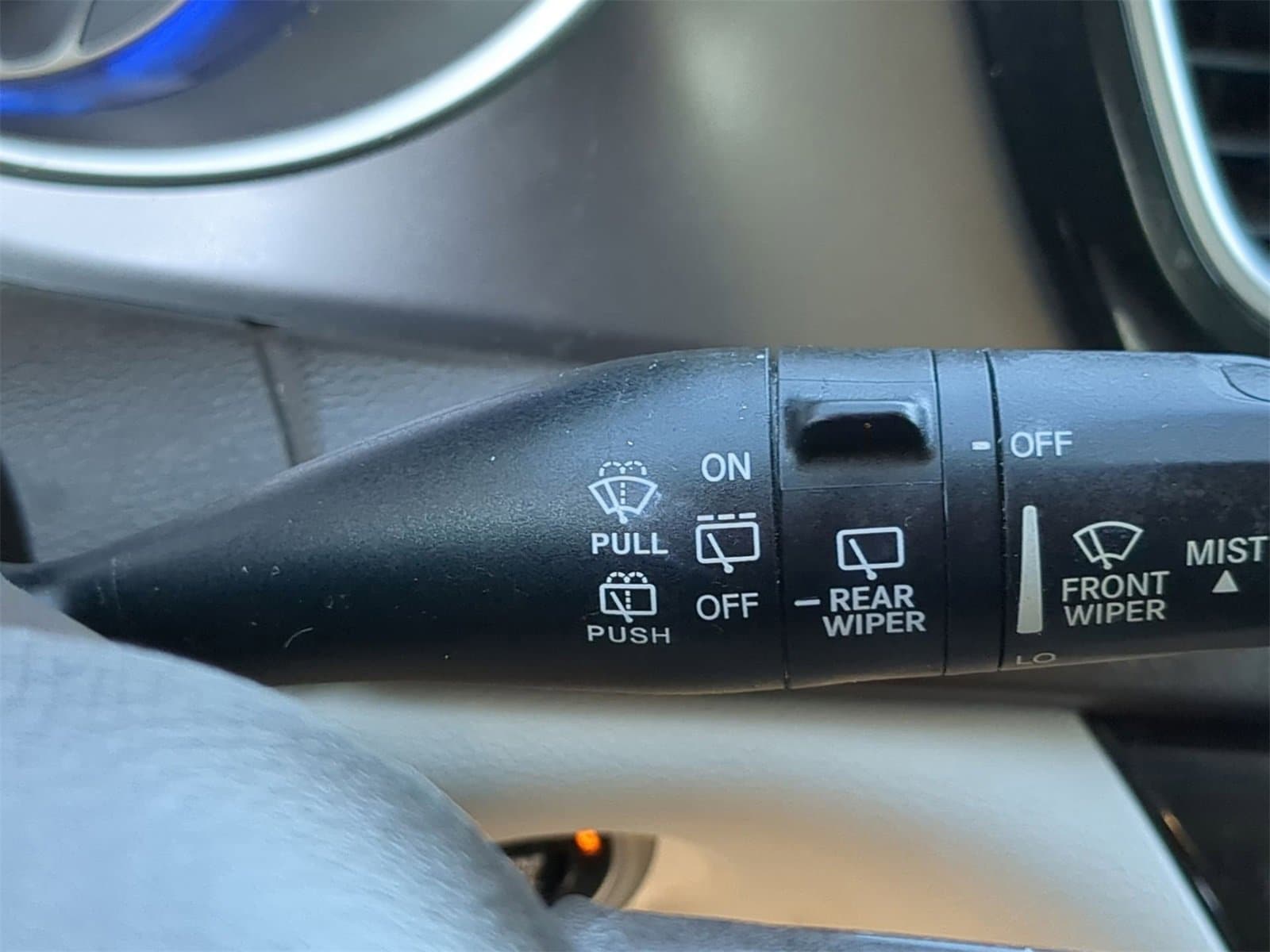 Thumbnail: 2018 Chrysler Pacifica - 25