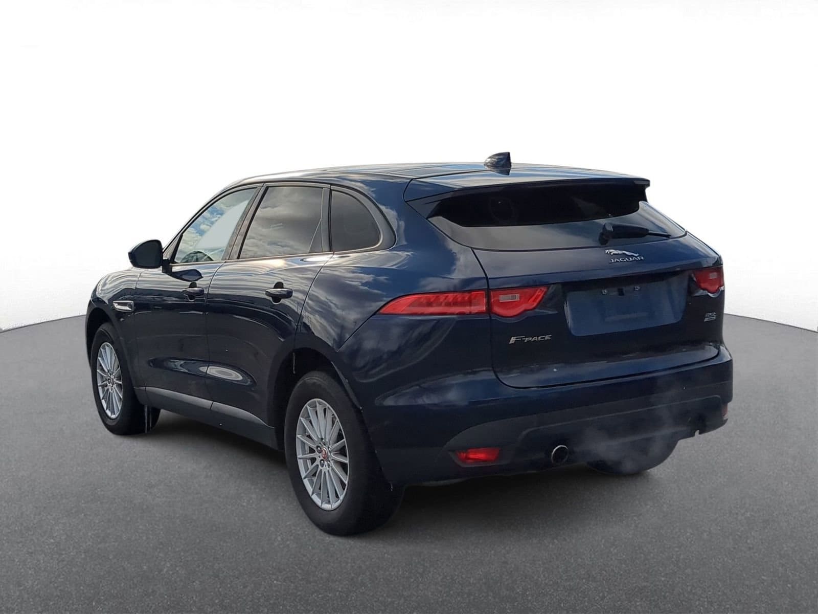 Thumbnail: 2017 Jaguar F-Pace - 6