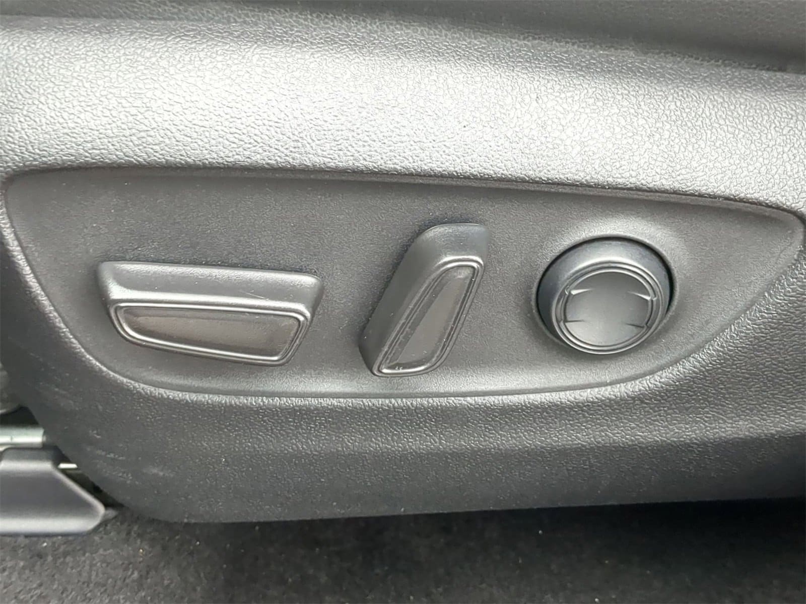 Thumbnail: 2023 Toyota Highlander - 24