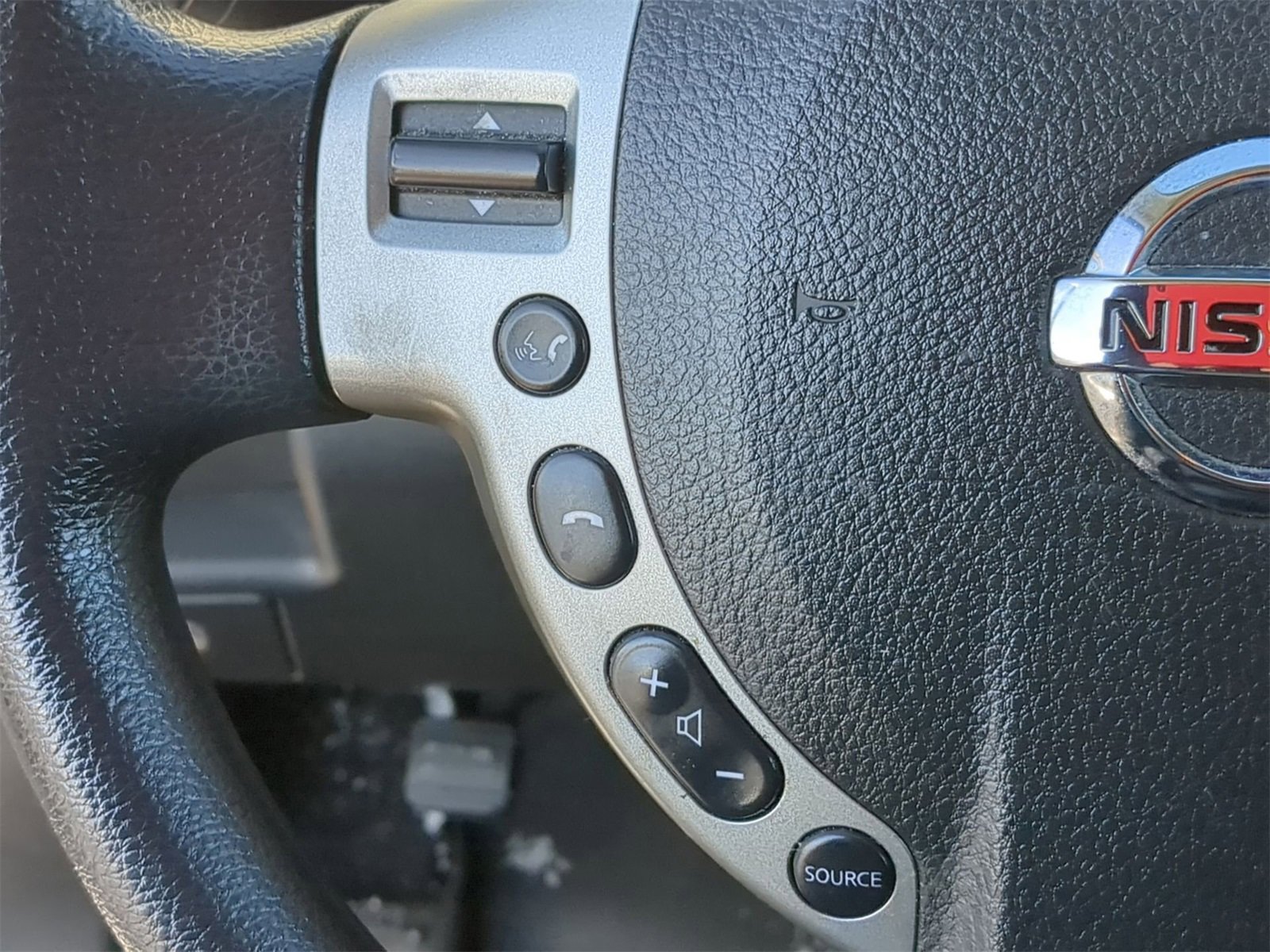 Thumbnail: 2015 Nissan Rogue - 30