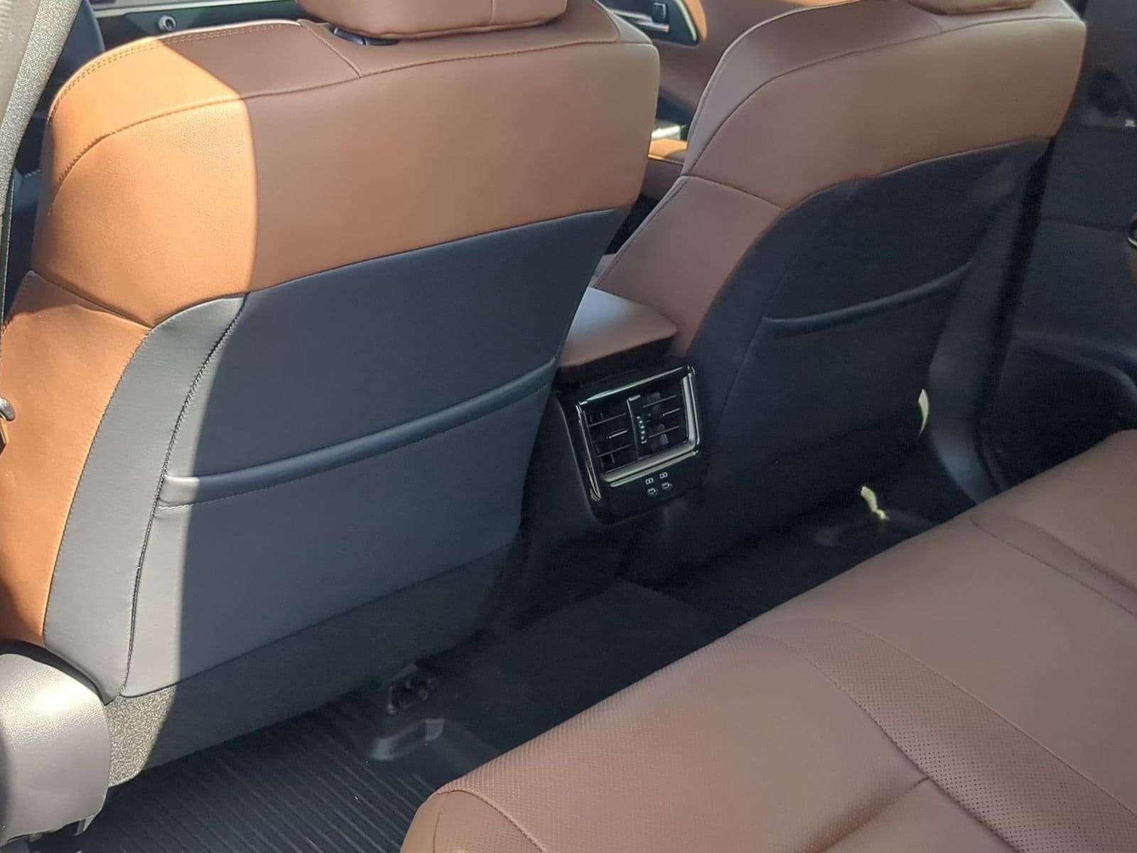2026 Toyota Crown Signia Limited - Photo 18