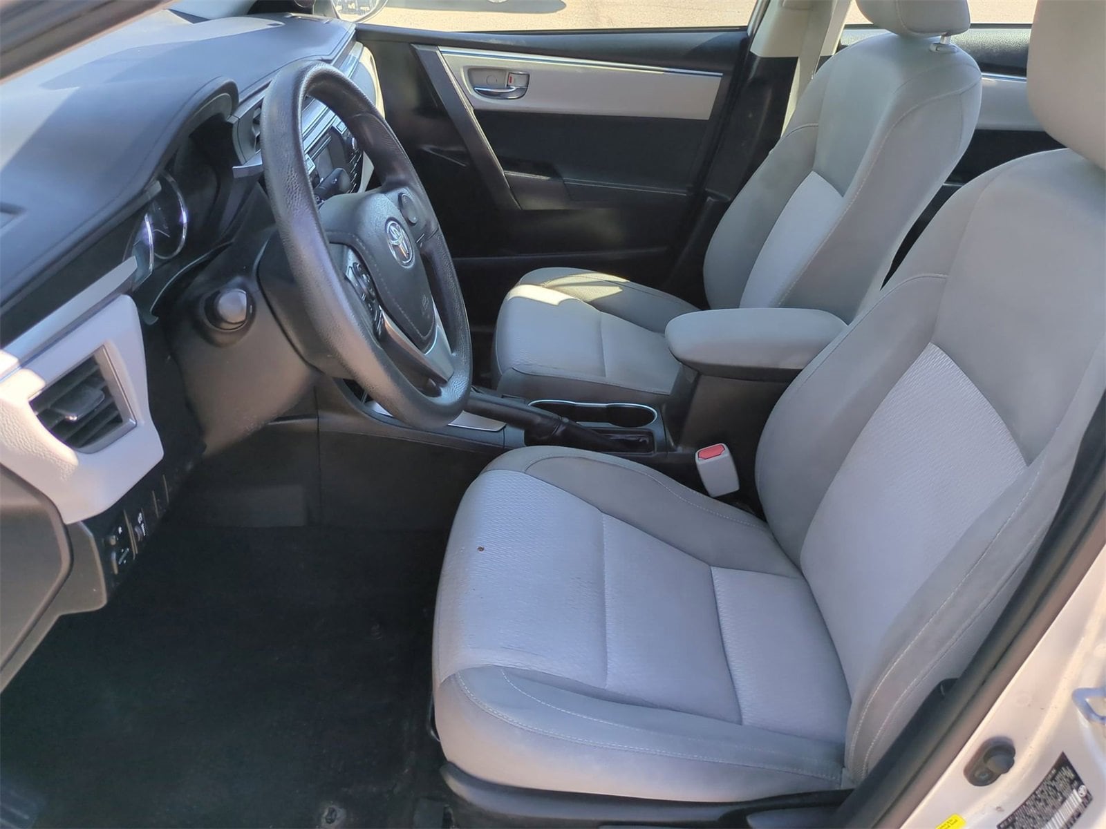 Thumbnail: 2015 Toyota Corolla - 15