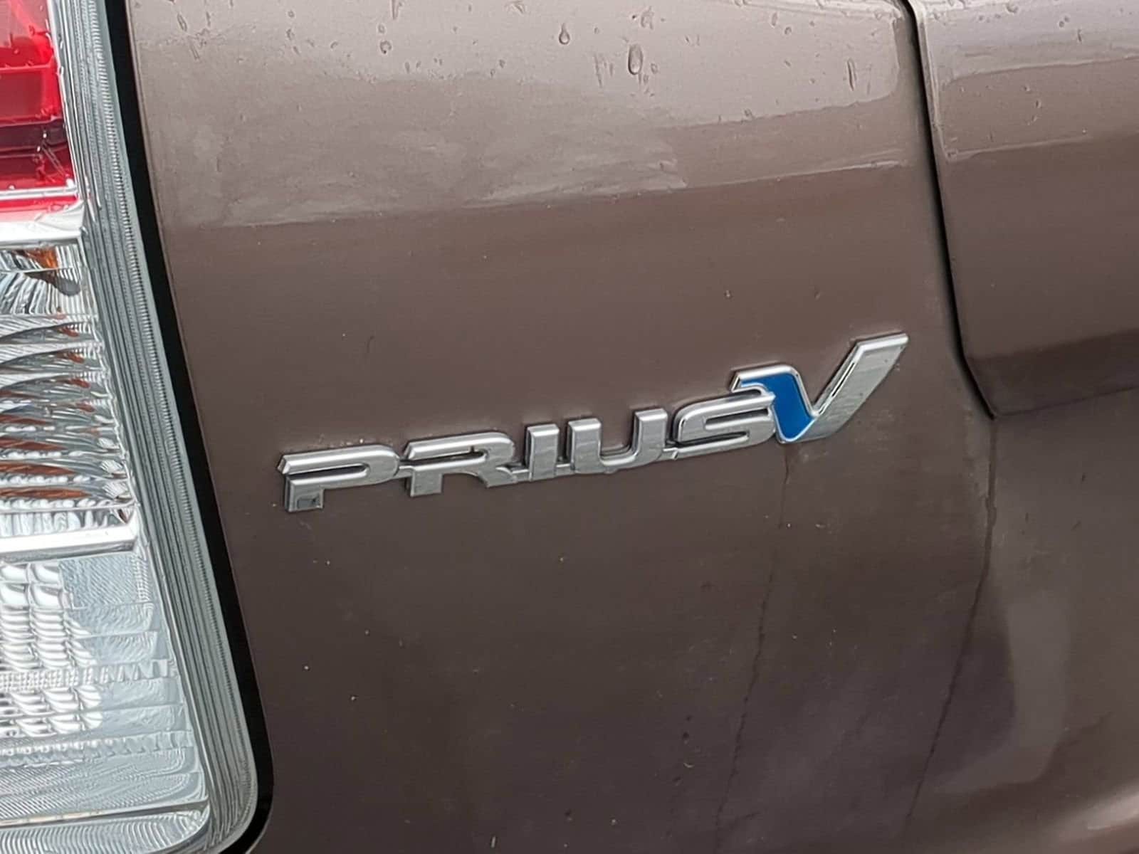 Thumbnail: 2017 Toyota Prius v - 13