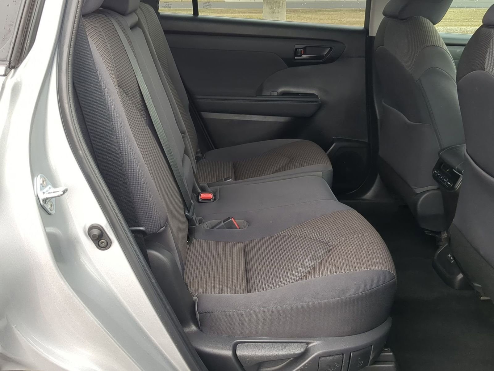 Thumbnail: 2023 Toyota Highlander - 20